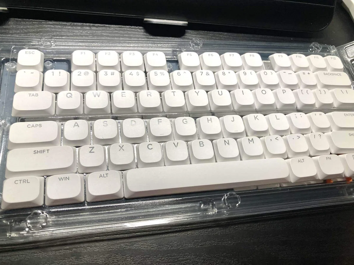 [Customization] I tried replacing the keycaps and key switches of the ...