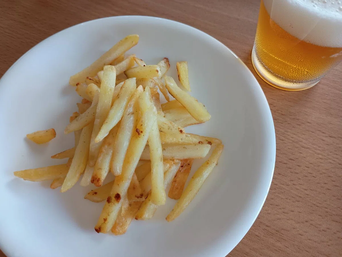 フライドポテト、ビール