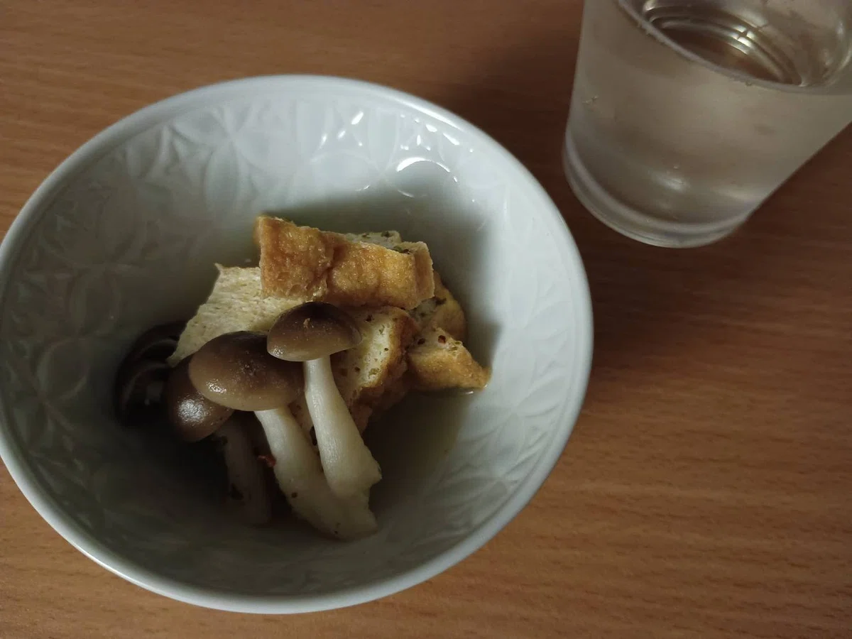 厚揚げとしめじの真鯛だし塩で煮たもの、スプリッツァー