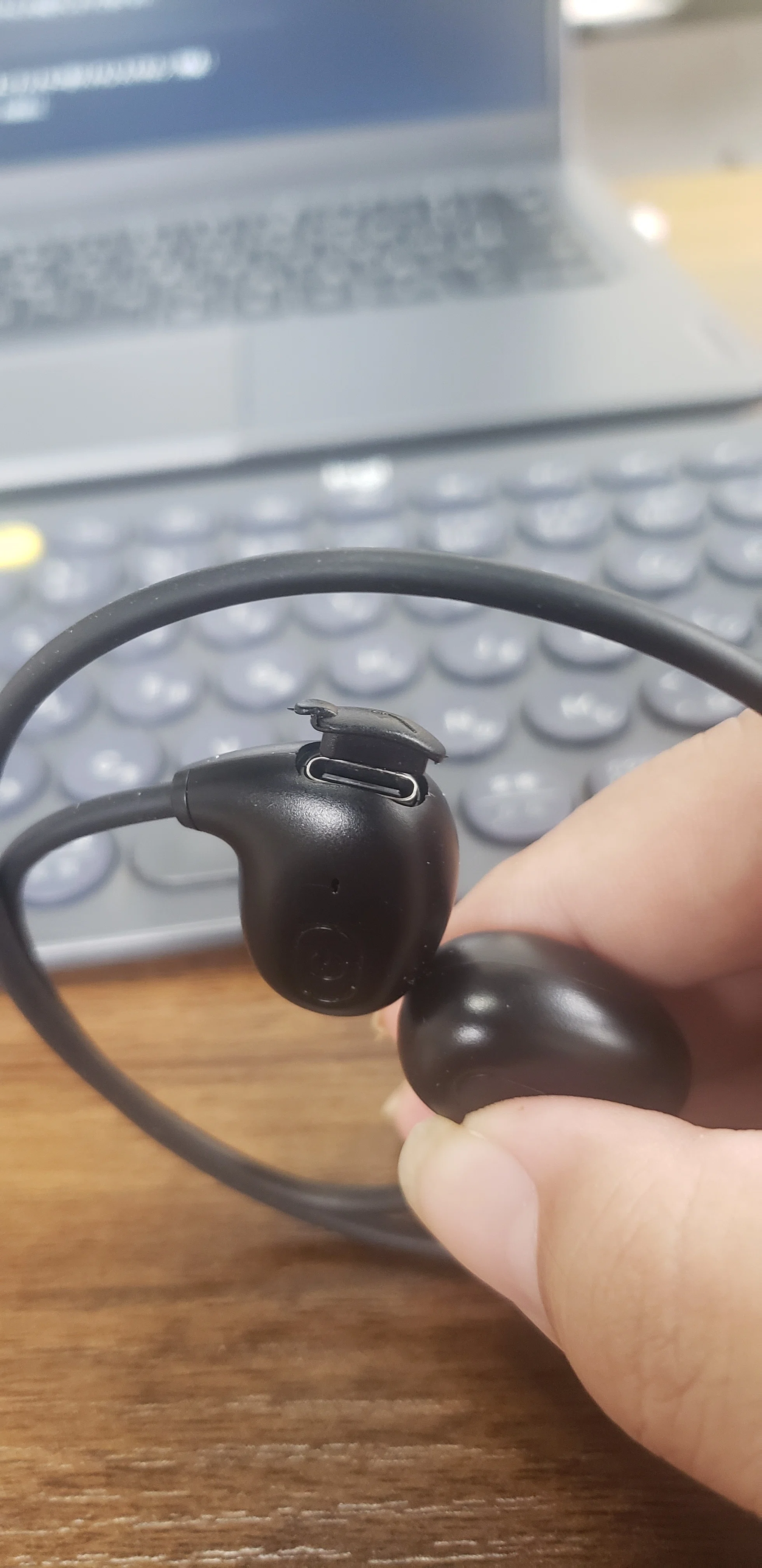 DAISO700円イヤホン】オープンイヤー型ワイヤレスイヤホン｜OpenBT001