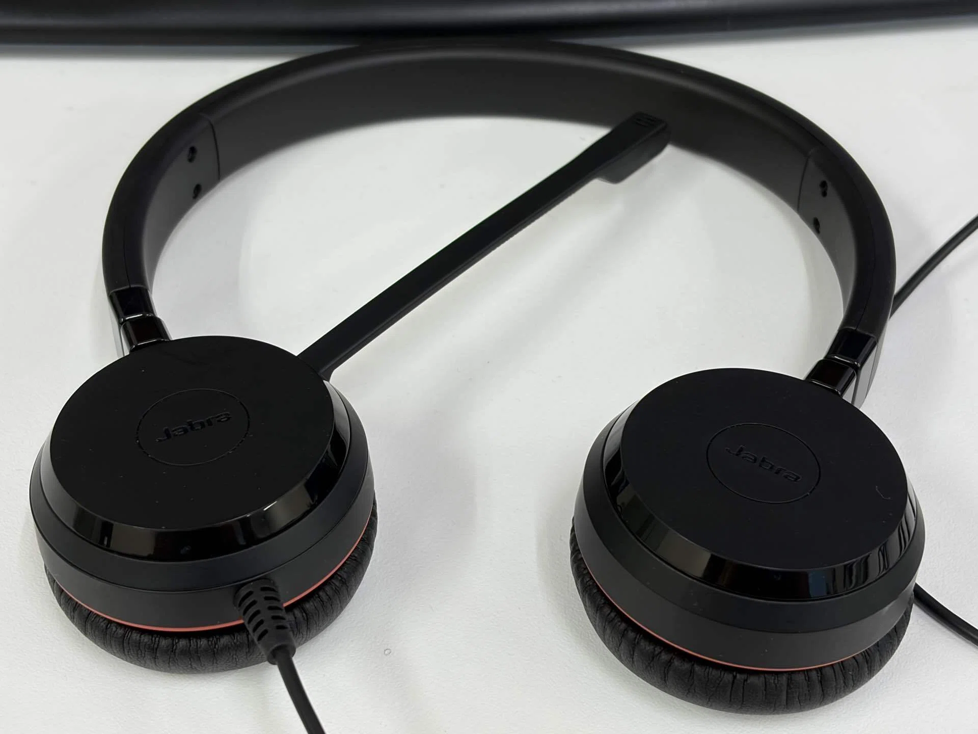 レビュー】Web会議におすすめの有線ヘッドセット。Jabra Evolveで耳の