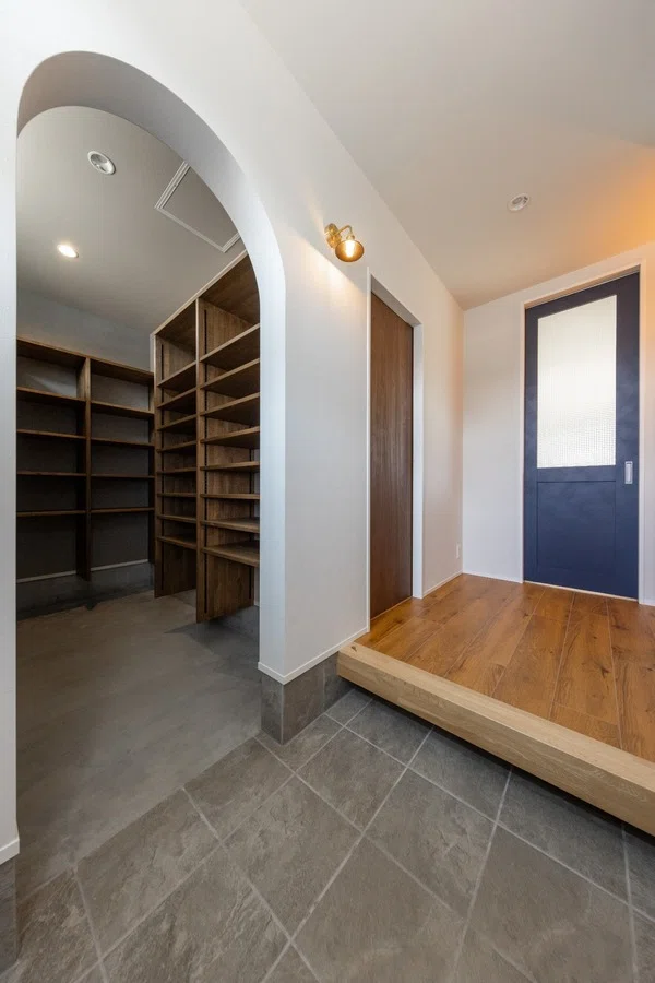 Is a larger entryway easier to use? | Entryway planning from a first ...