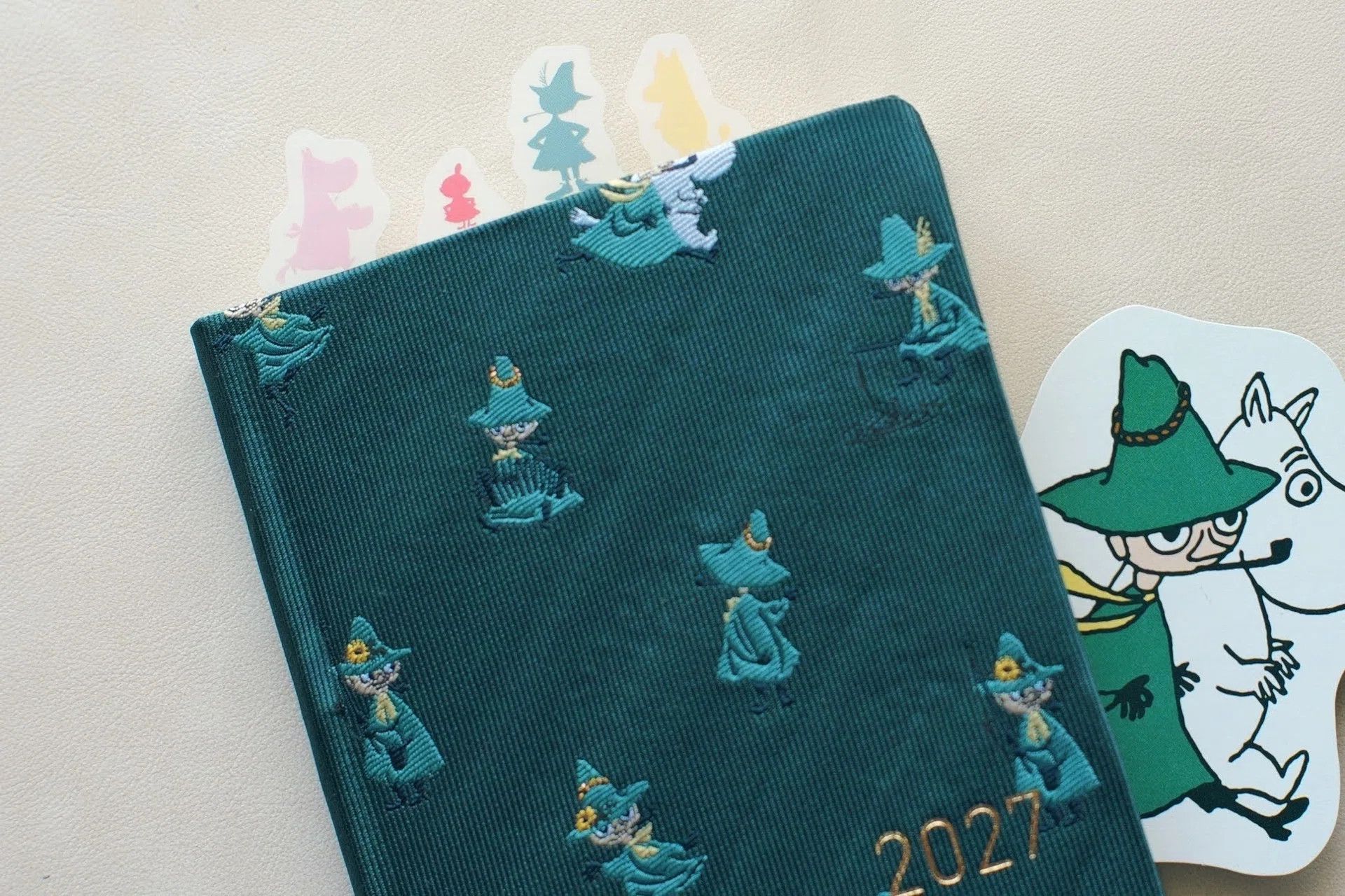 Hobonichi Techo 2027] I stuck Moomin on the window and now I want