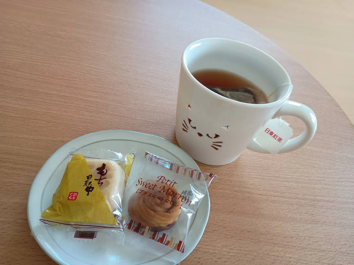 ミニもち最中とプチスイートマロン、紅茶