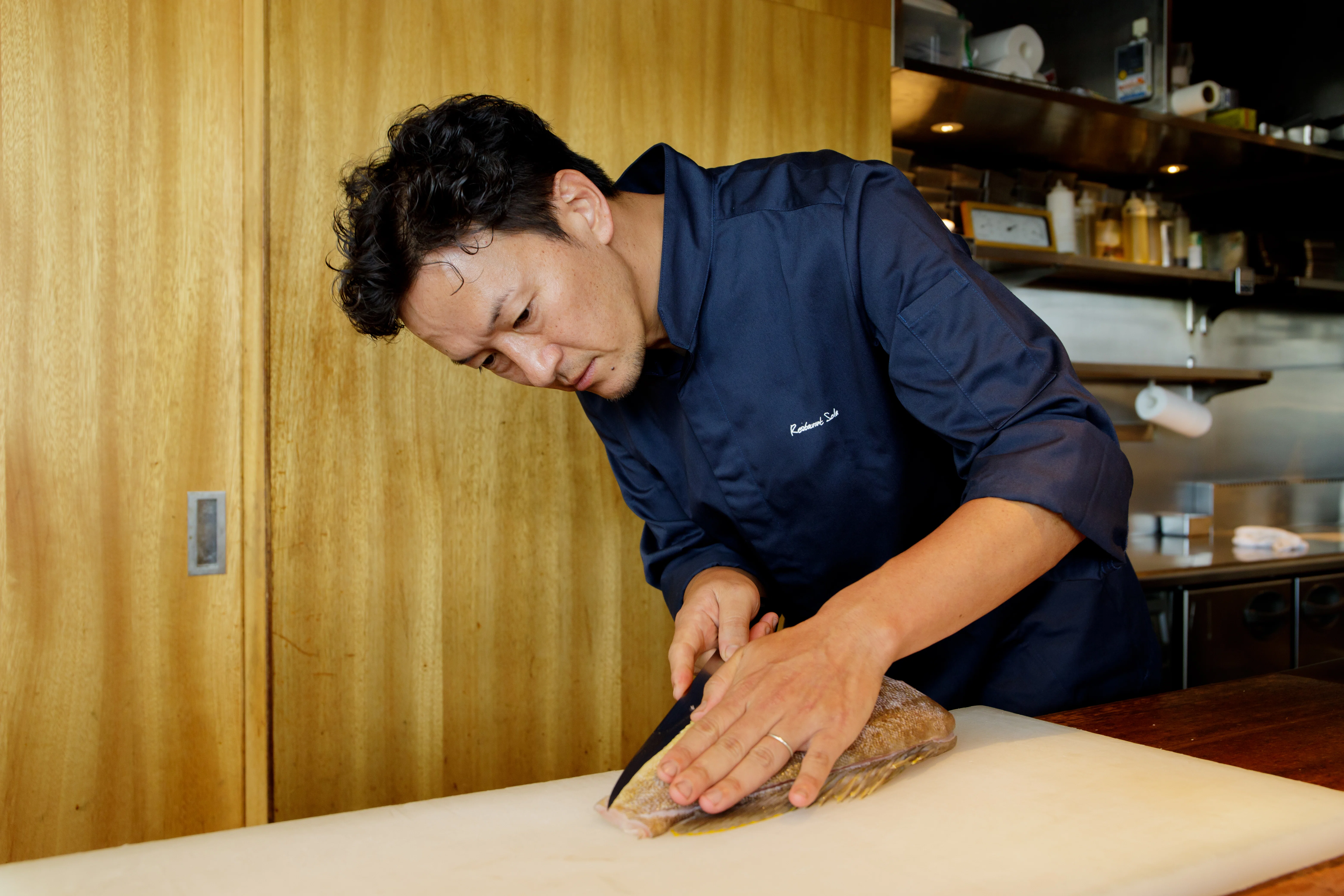 心に火をつける伴走者でありたい──「Restaurant Sola」吉武広樹｜THE