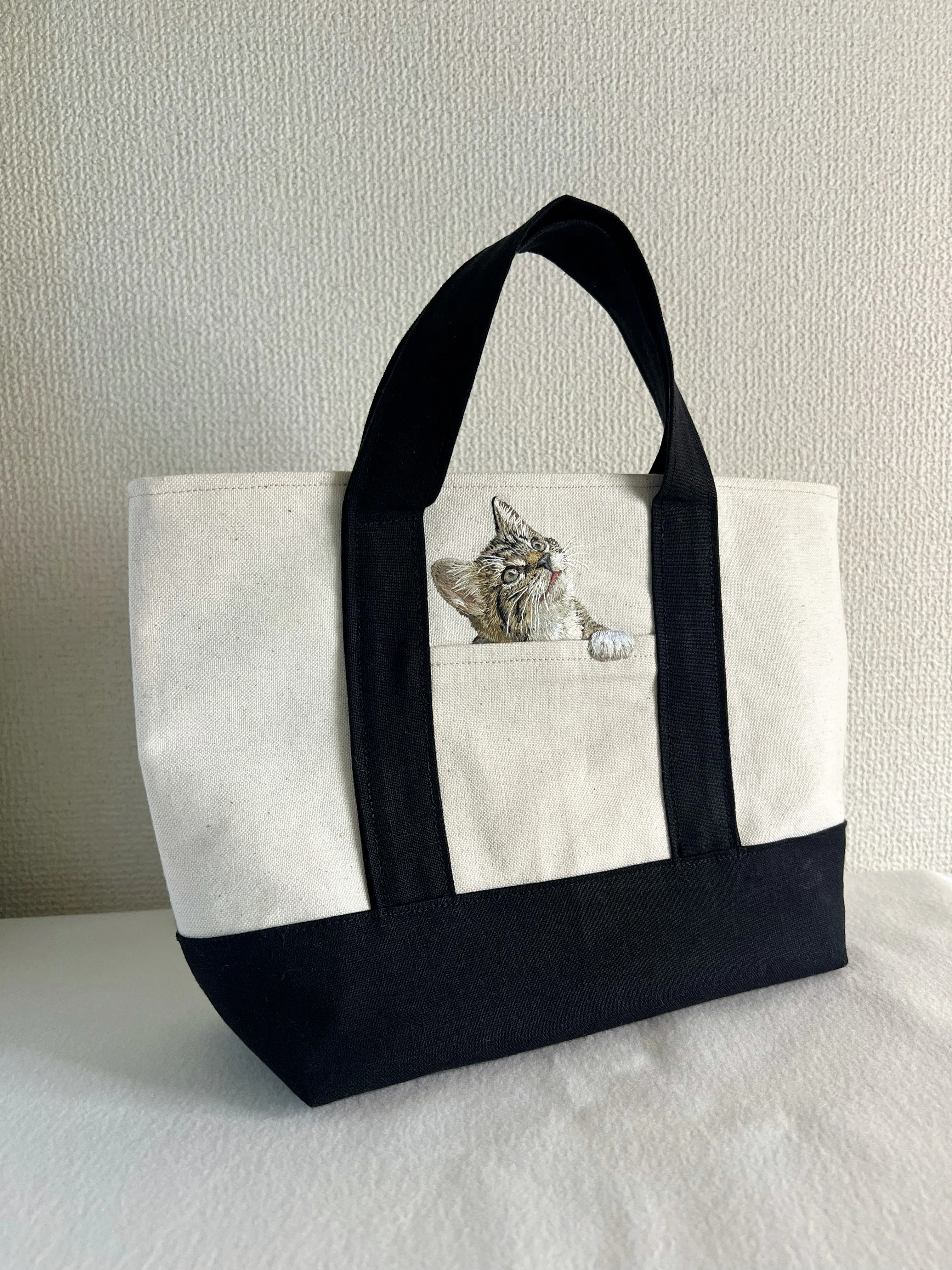 ポケットからひょっこり猫ちゃんミニトート｜Jaraᛃ/動物刺繍作家