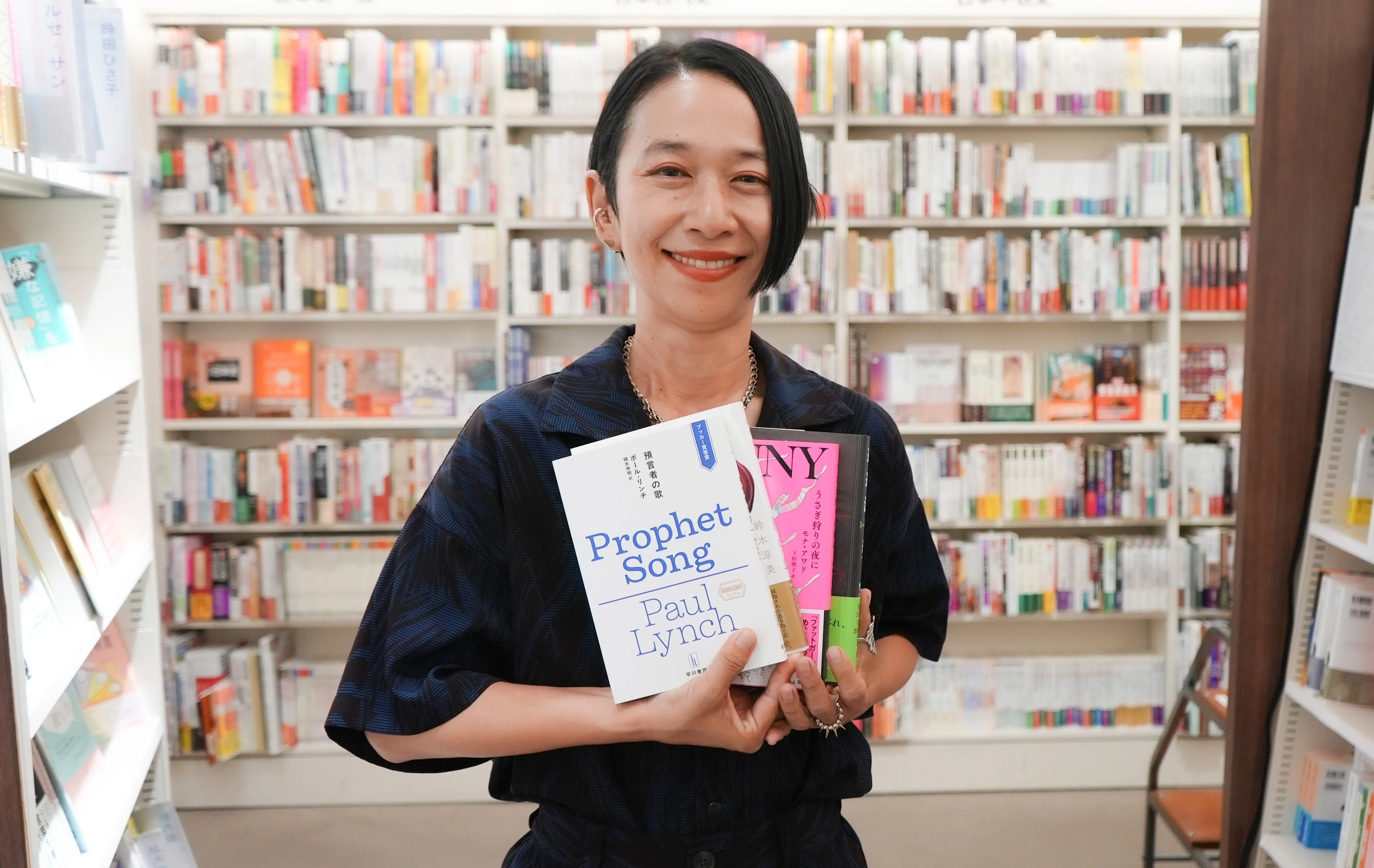 悲劇を乗り越えずに、見つめて生きる」西加奈子の頭の中を覗く5冊
