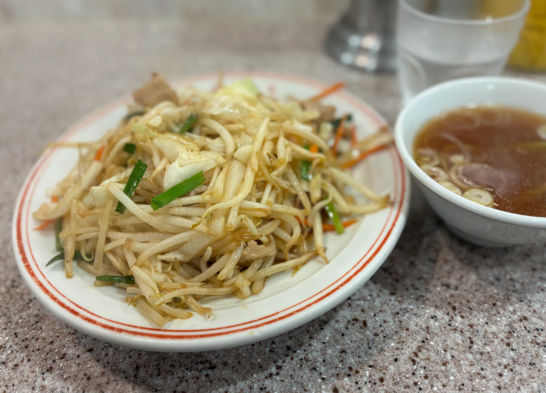 昼食（ラーメン王 後楽本舗 チャーハン、肉野菜炒め）+α｜Shinji Suzuki
