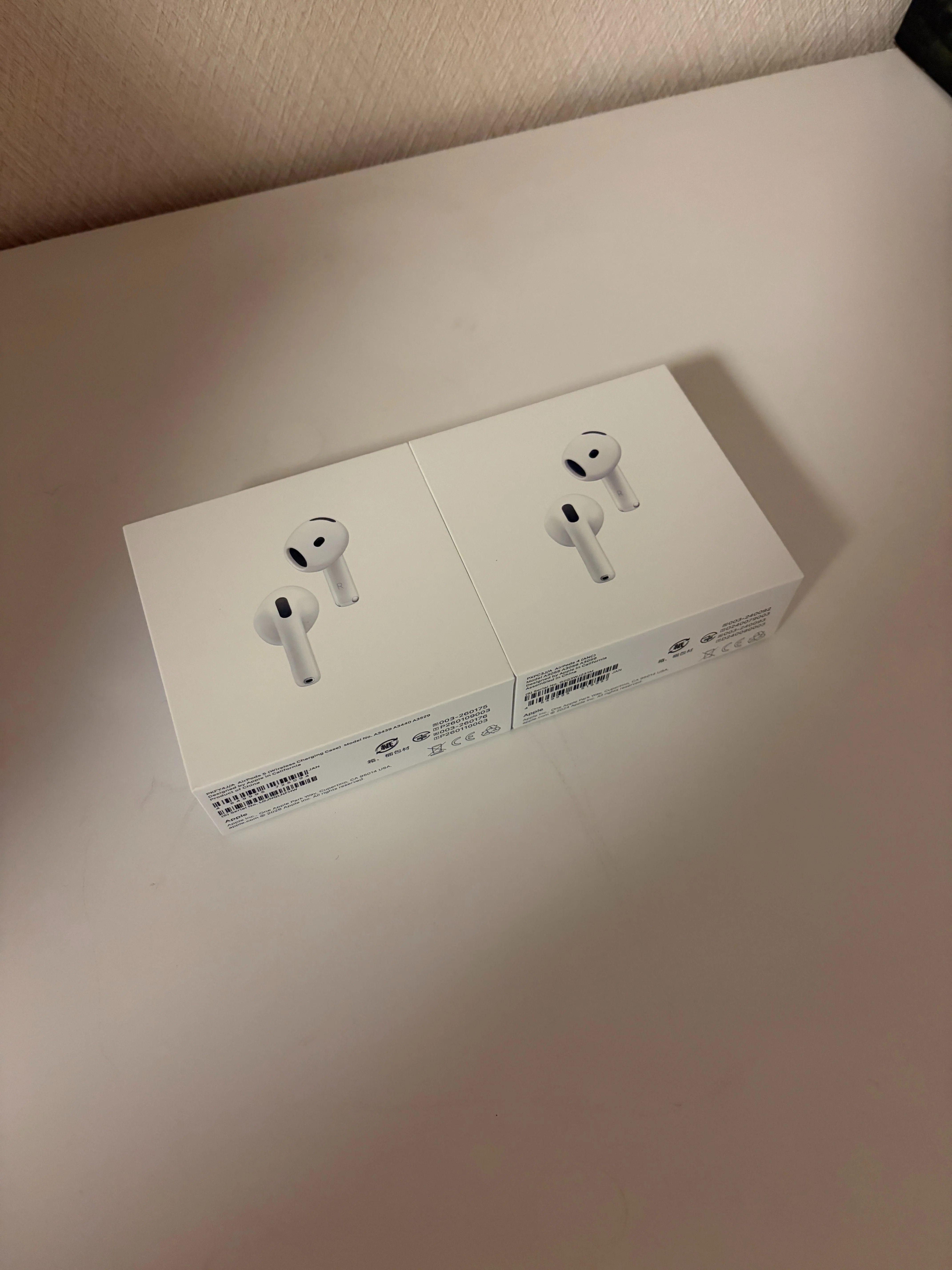 2つのAirPods（新旧）｜村守隆史｜毎日note更新する人