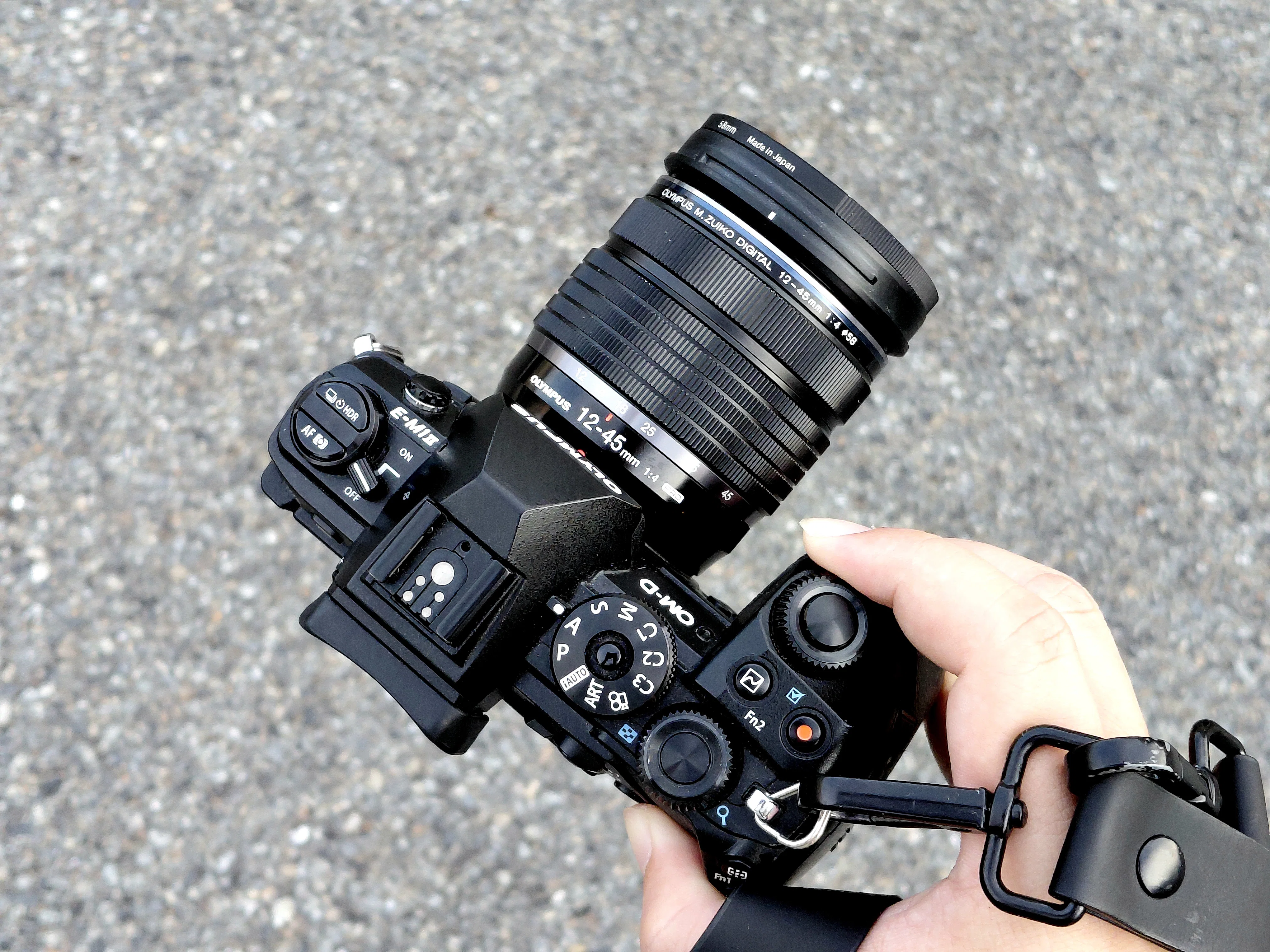 平日、Nikon 休日、OLYMPUS｜宮前コウヘイ