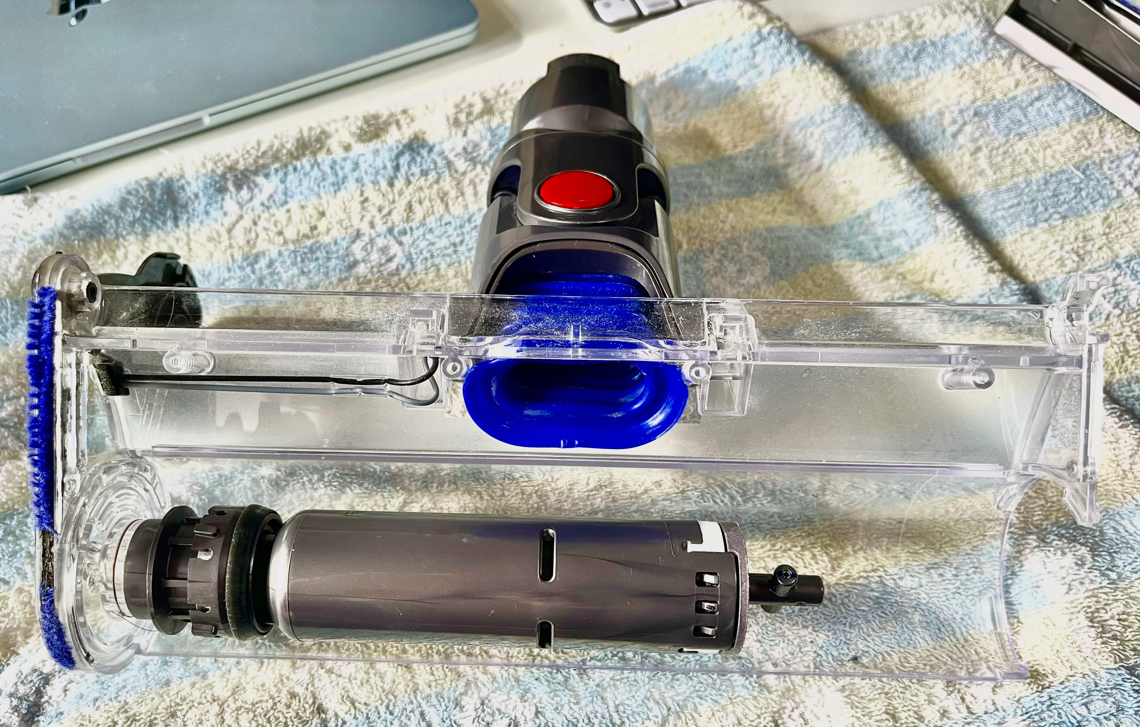 ダイソン掃除機の回転ヘッドを分解清掃｜ 🏠おうちのメンテナンス