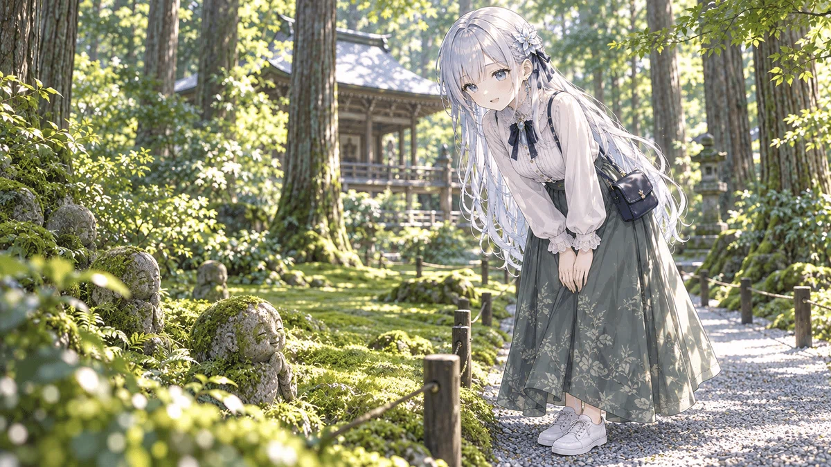 三千院の有清園をイメージした緑の庭。ツムギは園路の上で身をかがめ、苔の中にある小さな石のわらべ地蔵に目を留める。