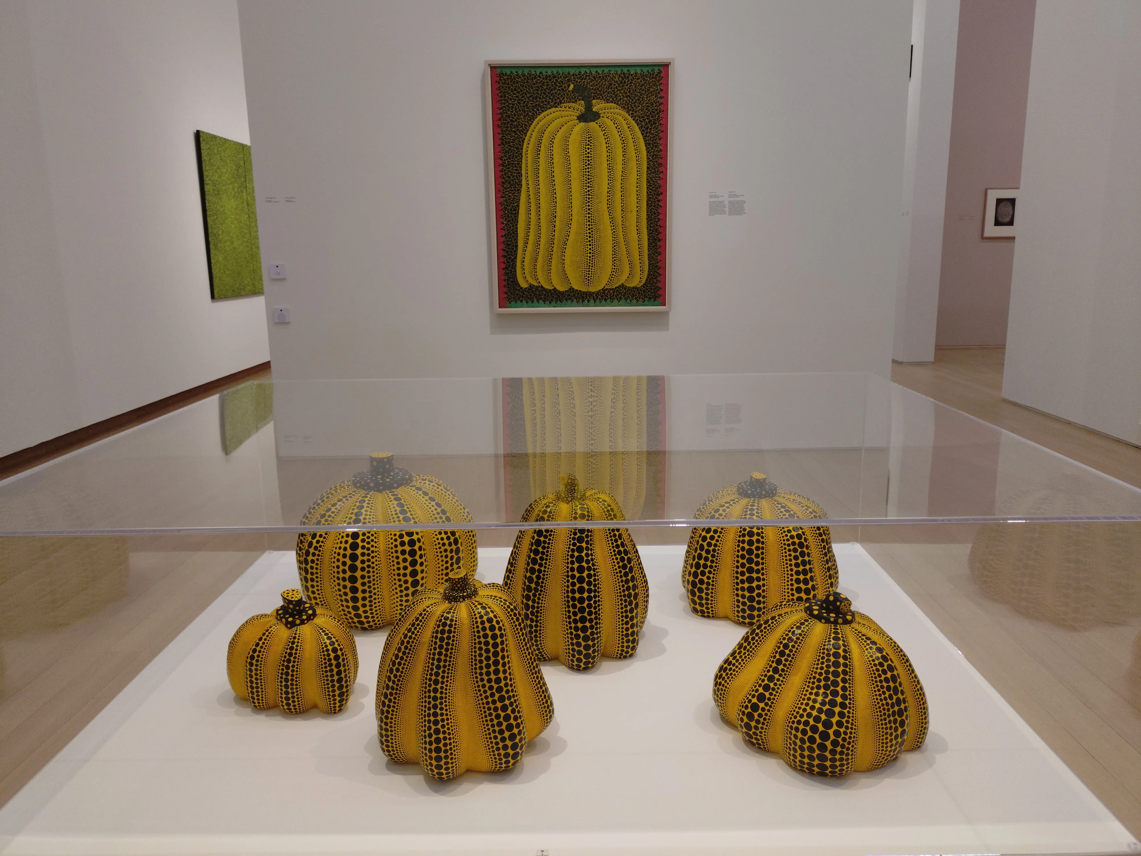 草間彌生、没後初の回顧展ーーSNSと無限のあいだで揺れる鑑賞体験