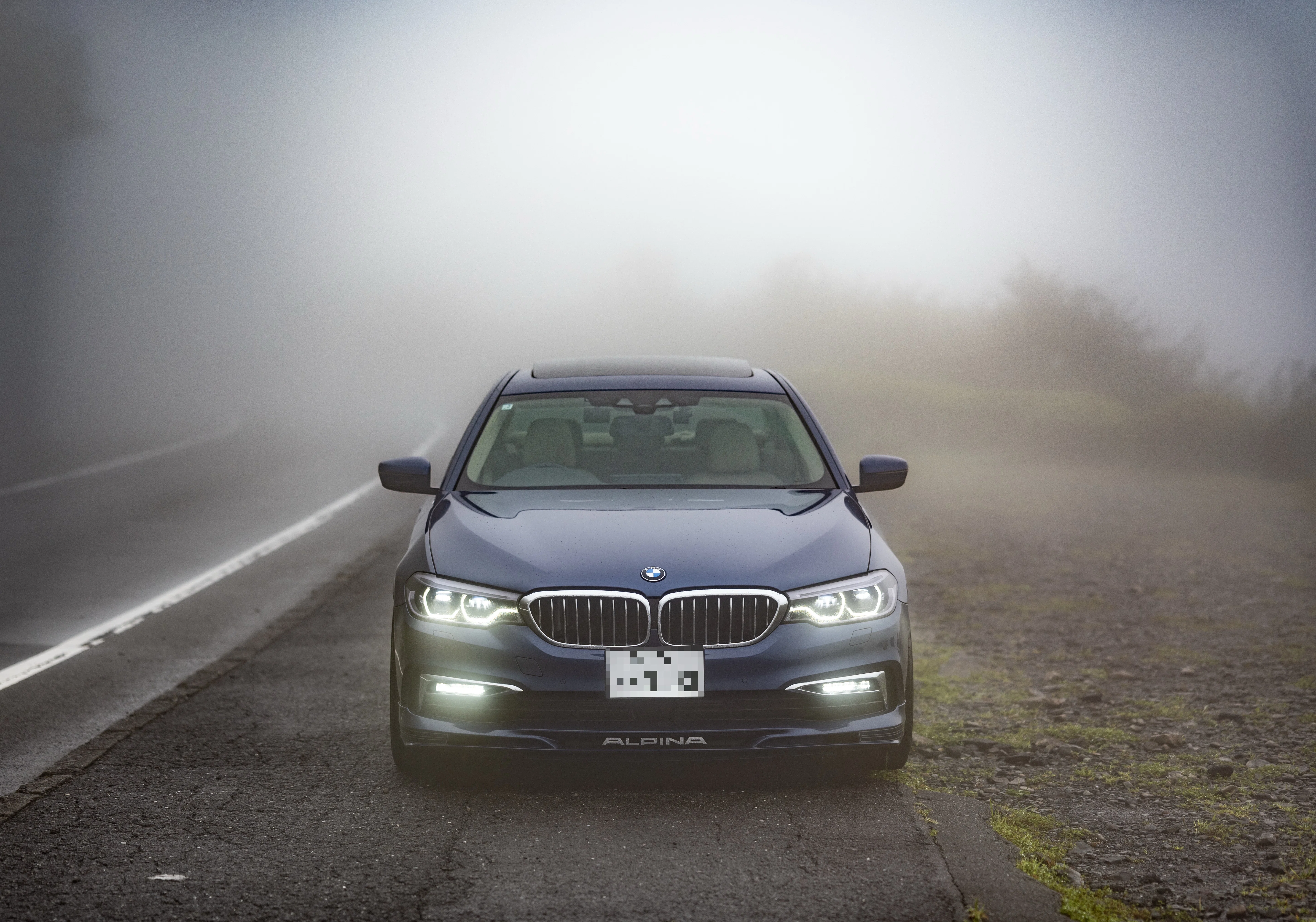 クルマ：ALPINA D5S(G30)霧の中で Z 85mm f/1.8 S、Z 24-120mm f/4 S
