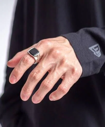 完全保存版】トムウッドのメンズ向け人気リング大全|20年で1000万円