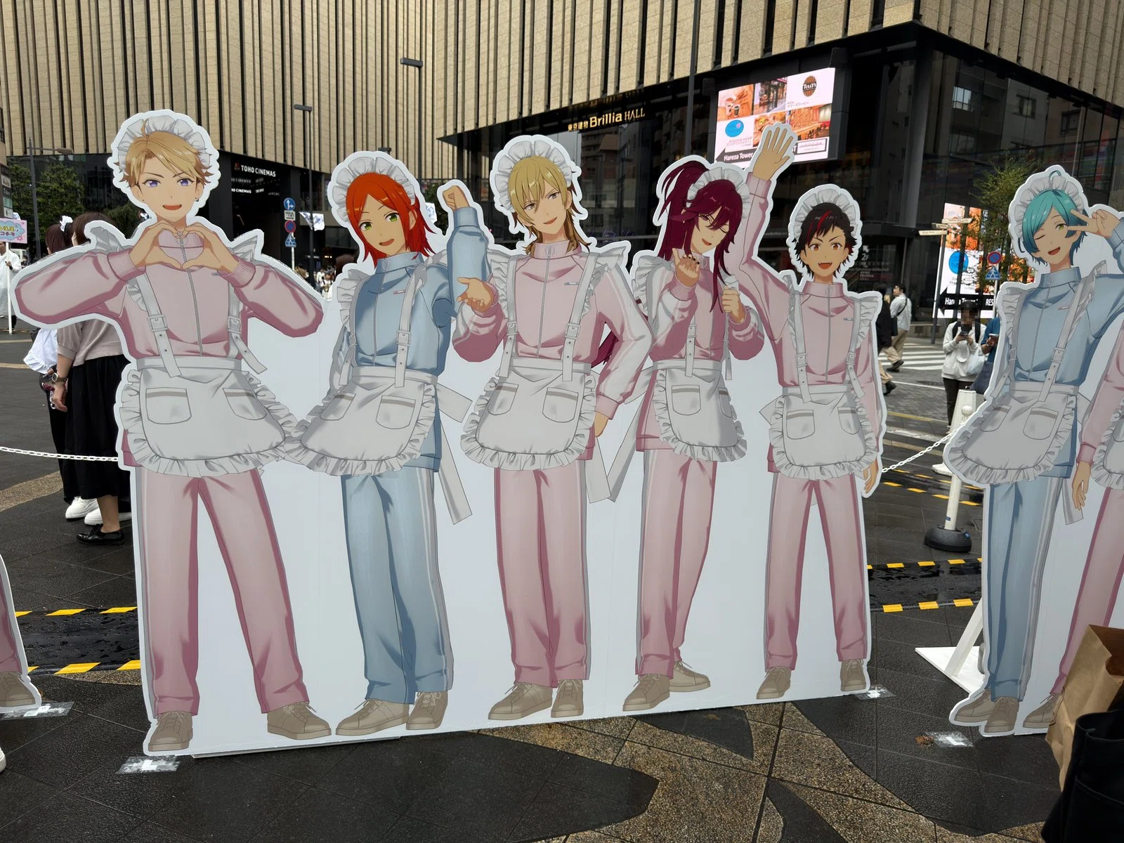 あんスタ 星萌祭】推しのパネルを1分近く拭くファンがいた。中池袋公園