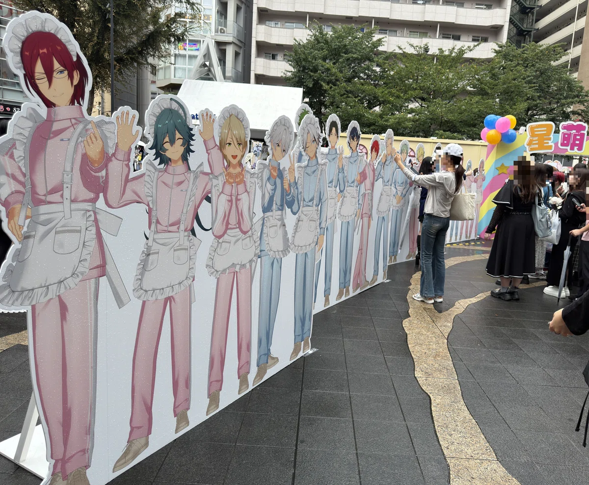 あんスタ 星萌祭】推しのパネルを1分近く拭くファンがいた。中池袋公園