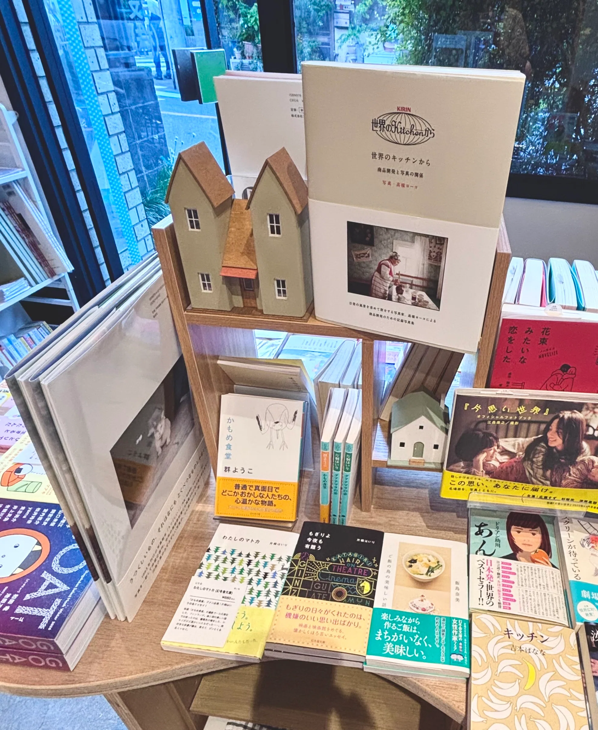 紙ものまとめ売り ZINE & PAPER ITEMS の小さなお店「紙と雨」をきっと雨の日に思い出す