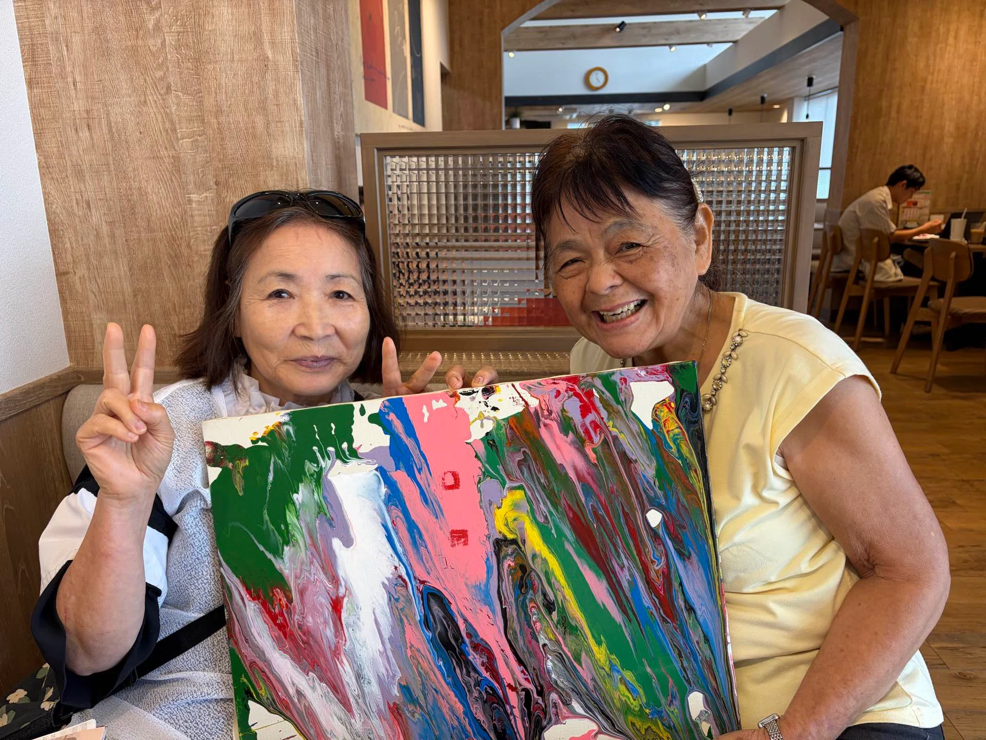 沖縄のピカソ小波津有希」幸運を呼ぶダウン症画家㊗️ダウン症重度の