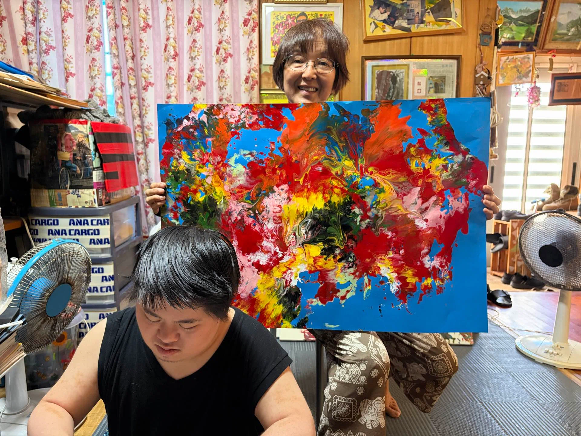 沖縄のピカソ小波津有希」幸運を呼ぶダウン症画家㊗️ダウン症重度の