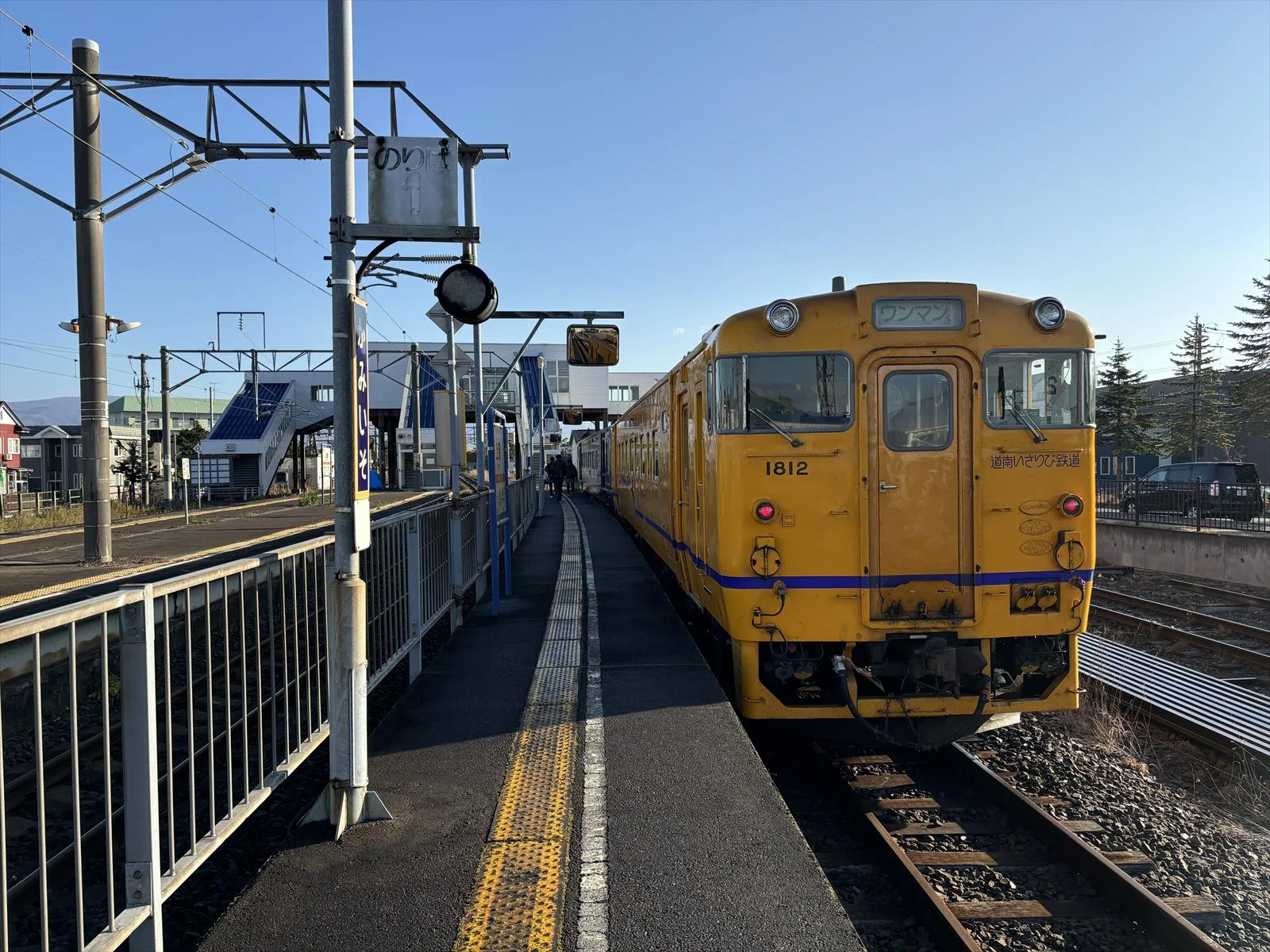 85 道南いさりび鉄道線函館～上磯・駅も車内もハロウィン装飾