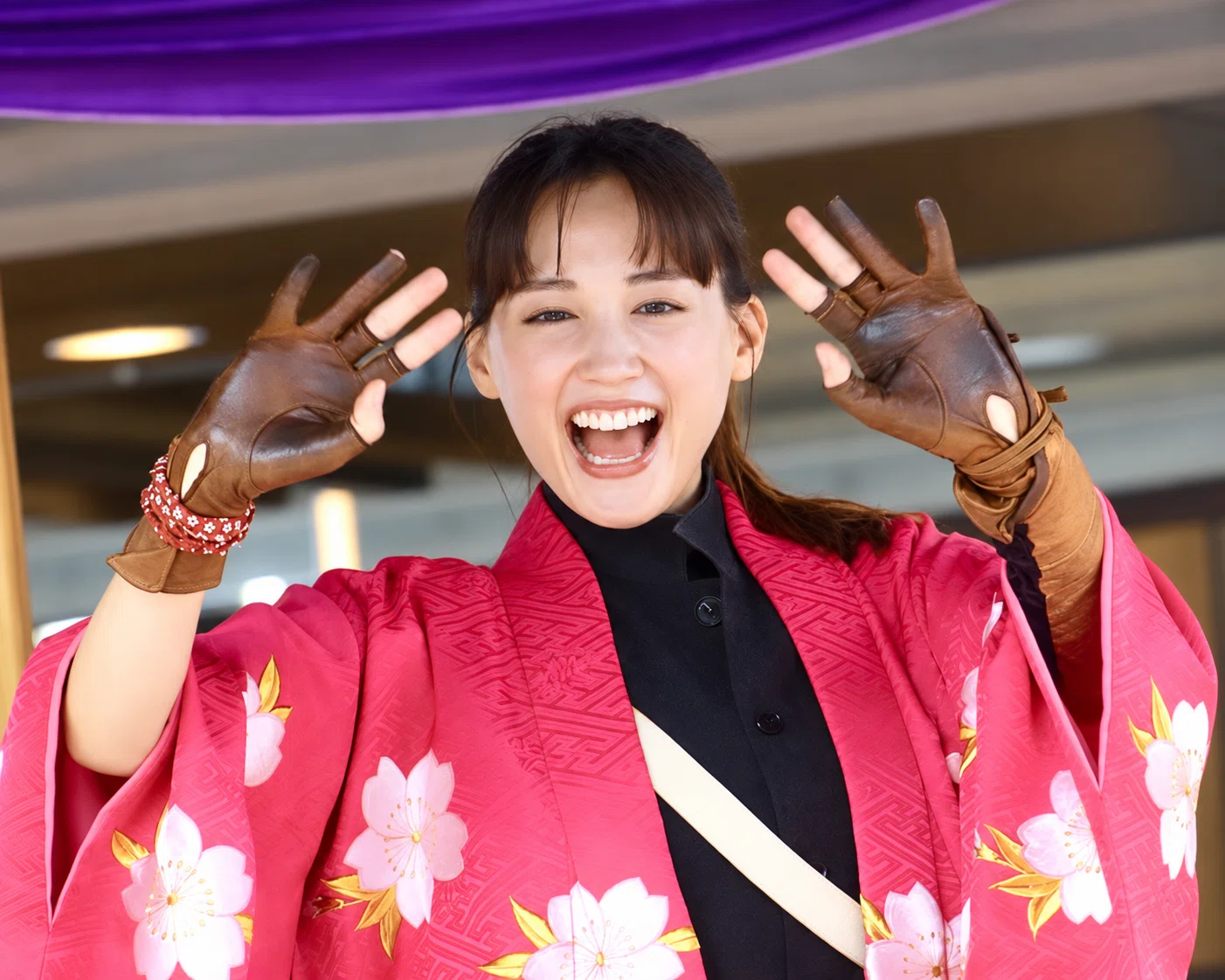 綾瀬はるか(引用写真)｜医療法人 黒河内医院 理事長,黒河内彰