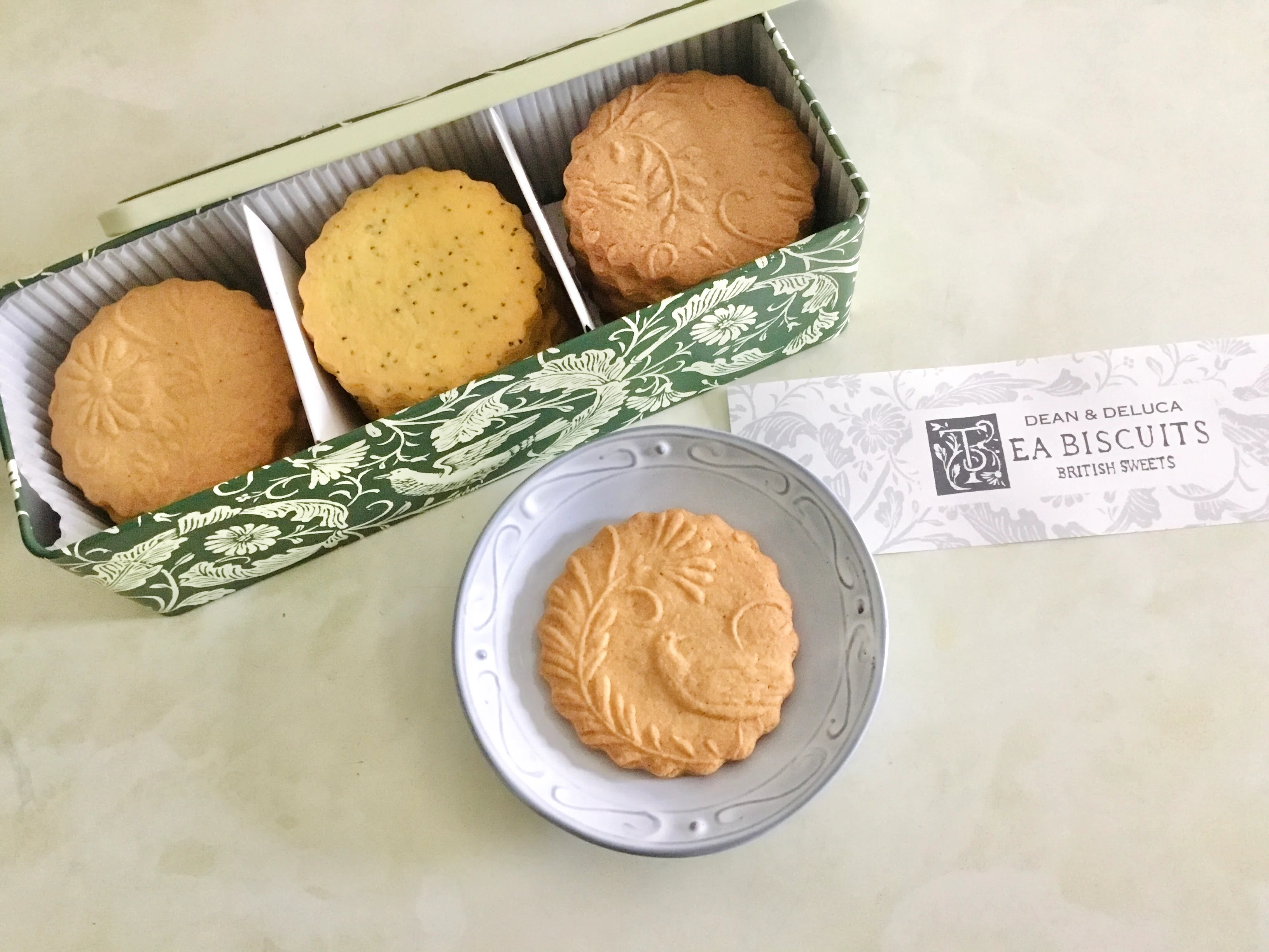 憧れのビスケット缶と、木彫り作家さん｜フランチェスカ