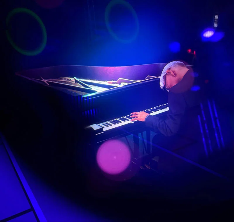 誰もいないピアノから、坂本龍一の気配が溢れていた ―『KAGAMI＋