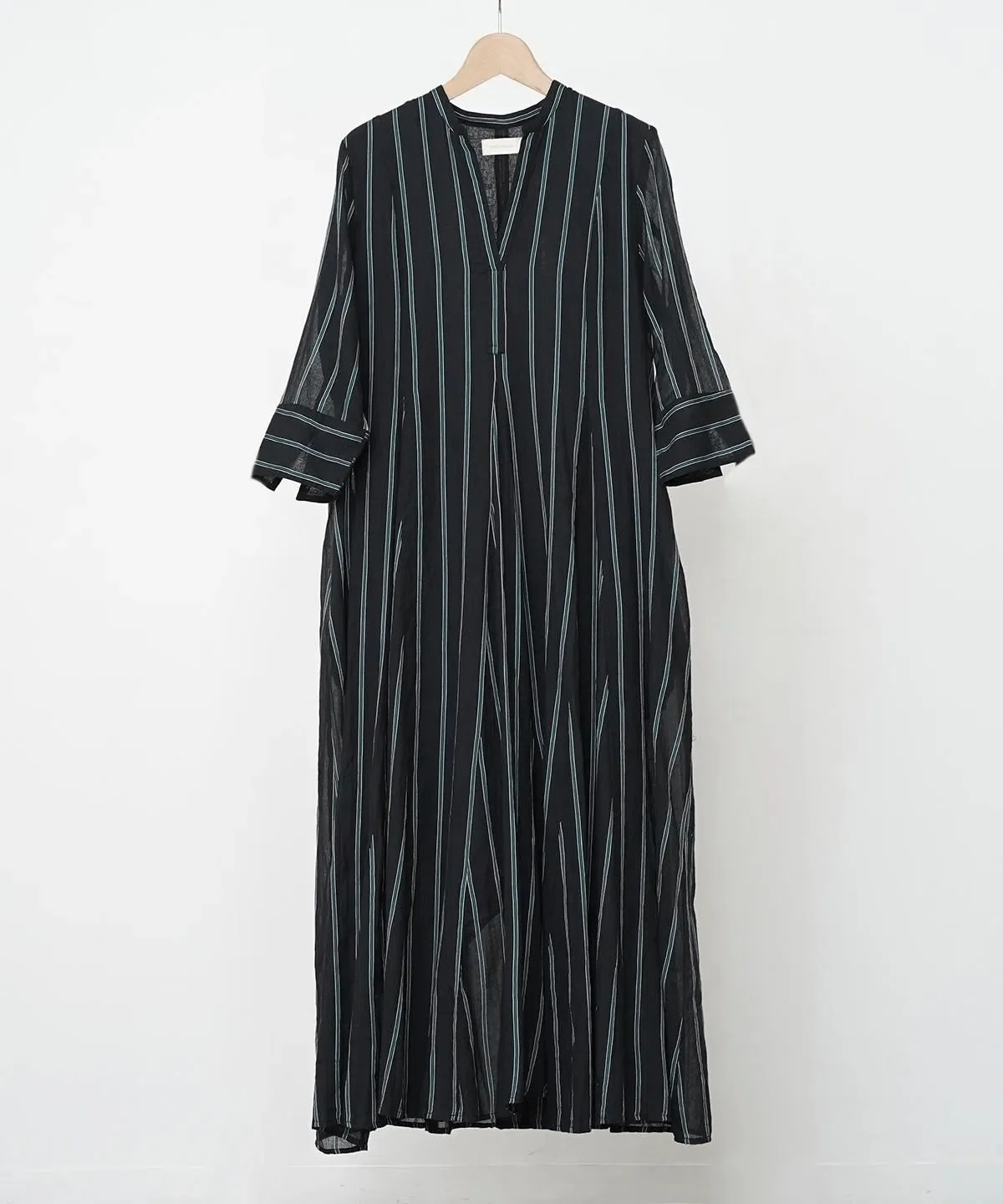 秋の訪れに【ne Quittez pas】Cotton Voile Stripe Panel Dress