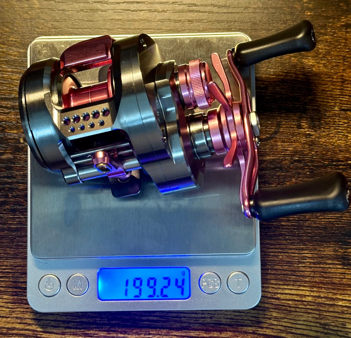 カルコンそっくり中華リール 中華カルカッタコンクエストの限界と割り切り｜FishingLab編集部