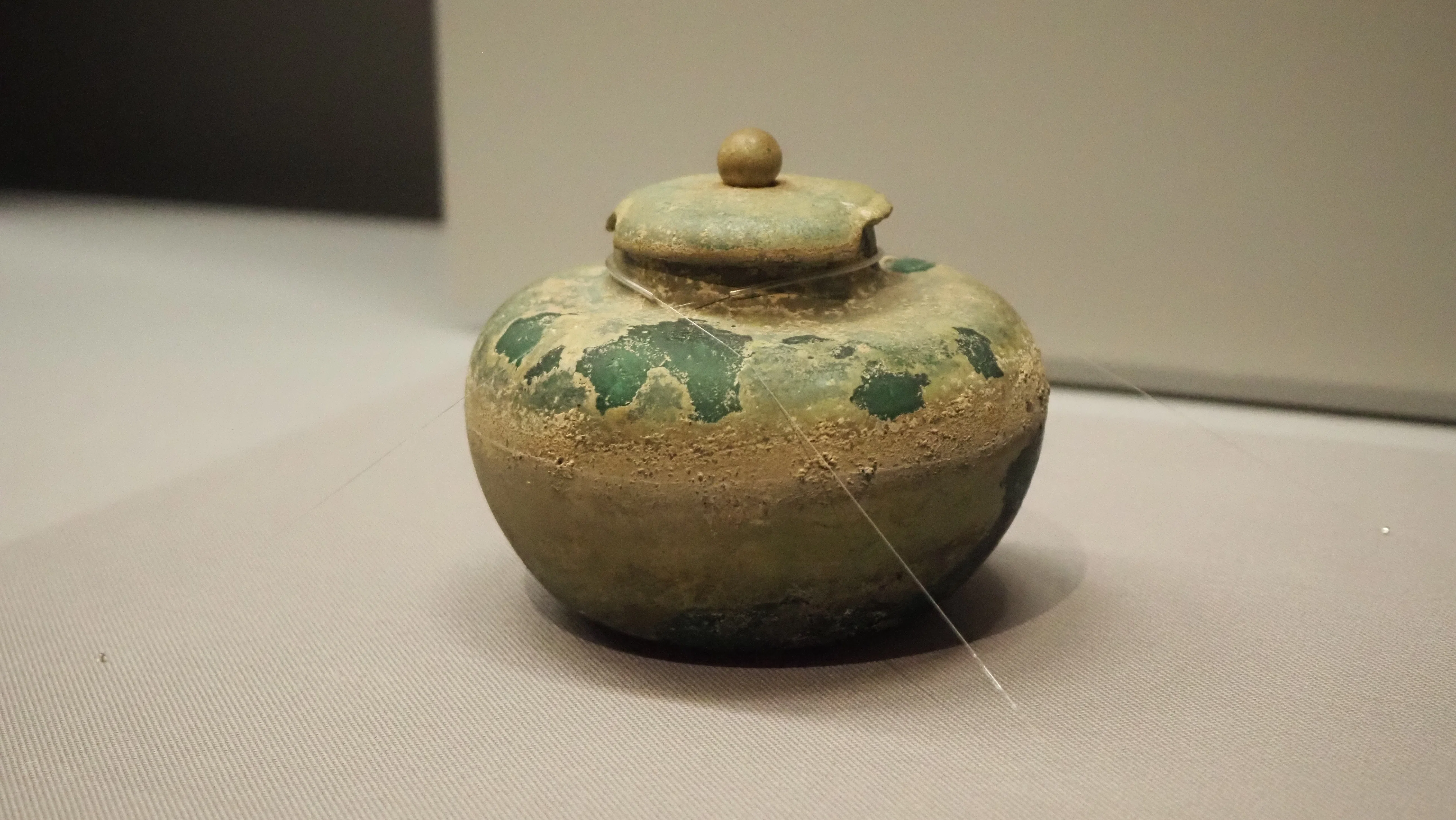 トーハクで展示されている国宝《瑠璃骨壺》の由来を探ってみました