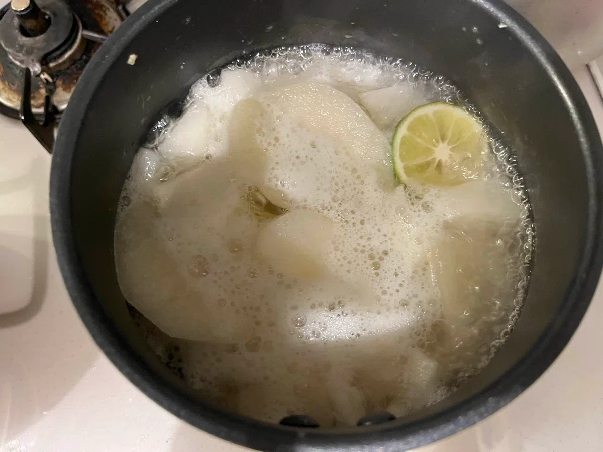 I made pears poached in white wine｜よもぎ｜住まいと暮らしとオキナインコ
