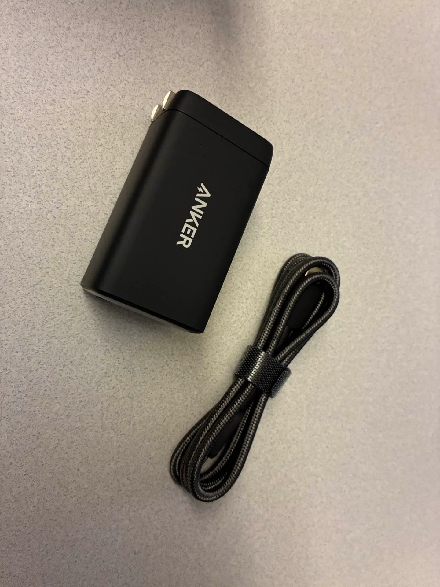 増える充電器減るスペース{買い物}｜釣りが趣味のサラリーマン銀太郎