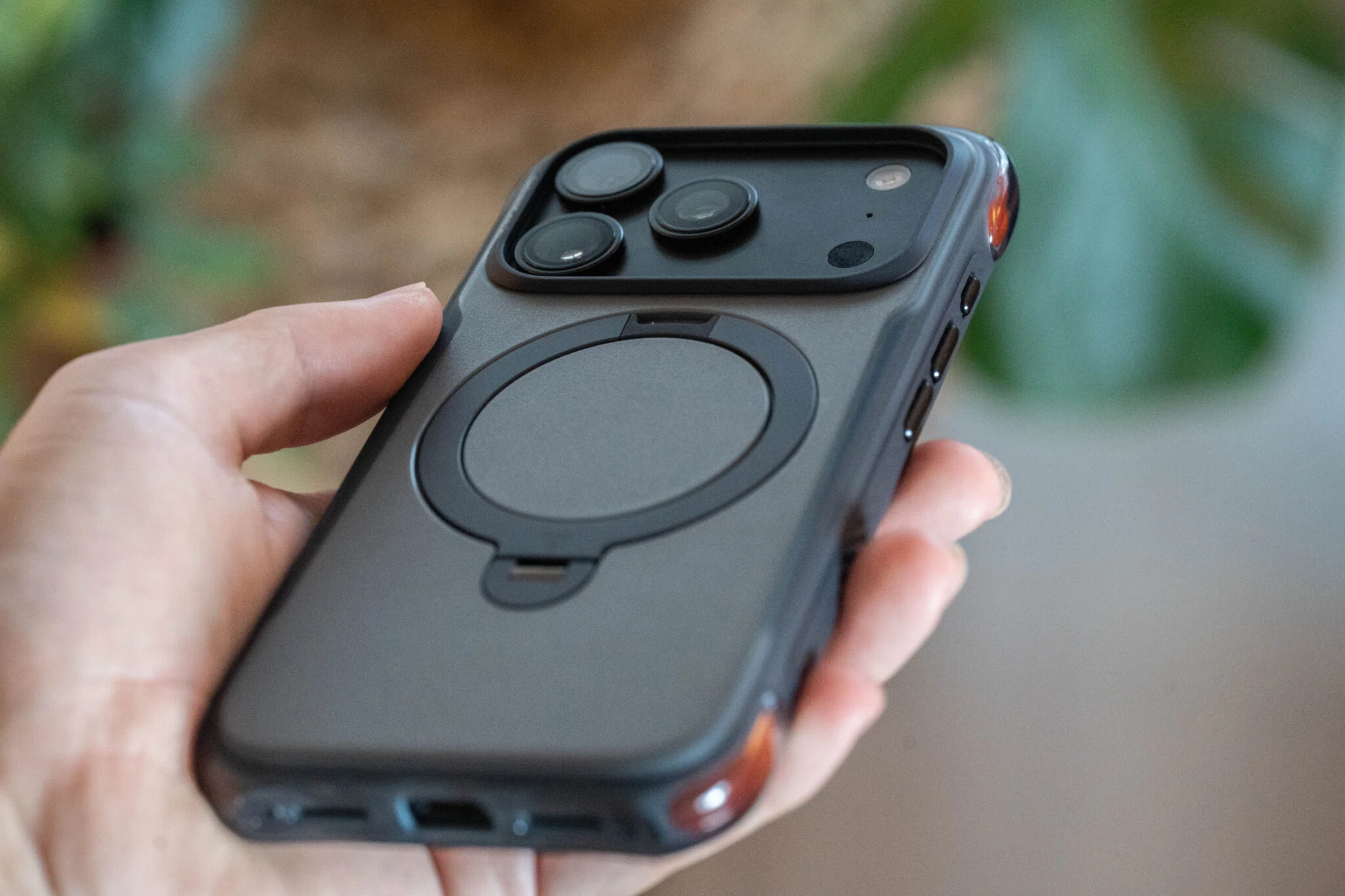 20万円超のiPhone 18 Proを守り抜く。TORRASの新作ケース「Ostand Q3