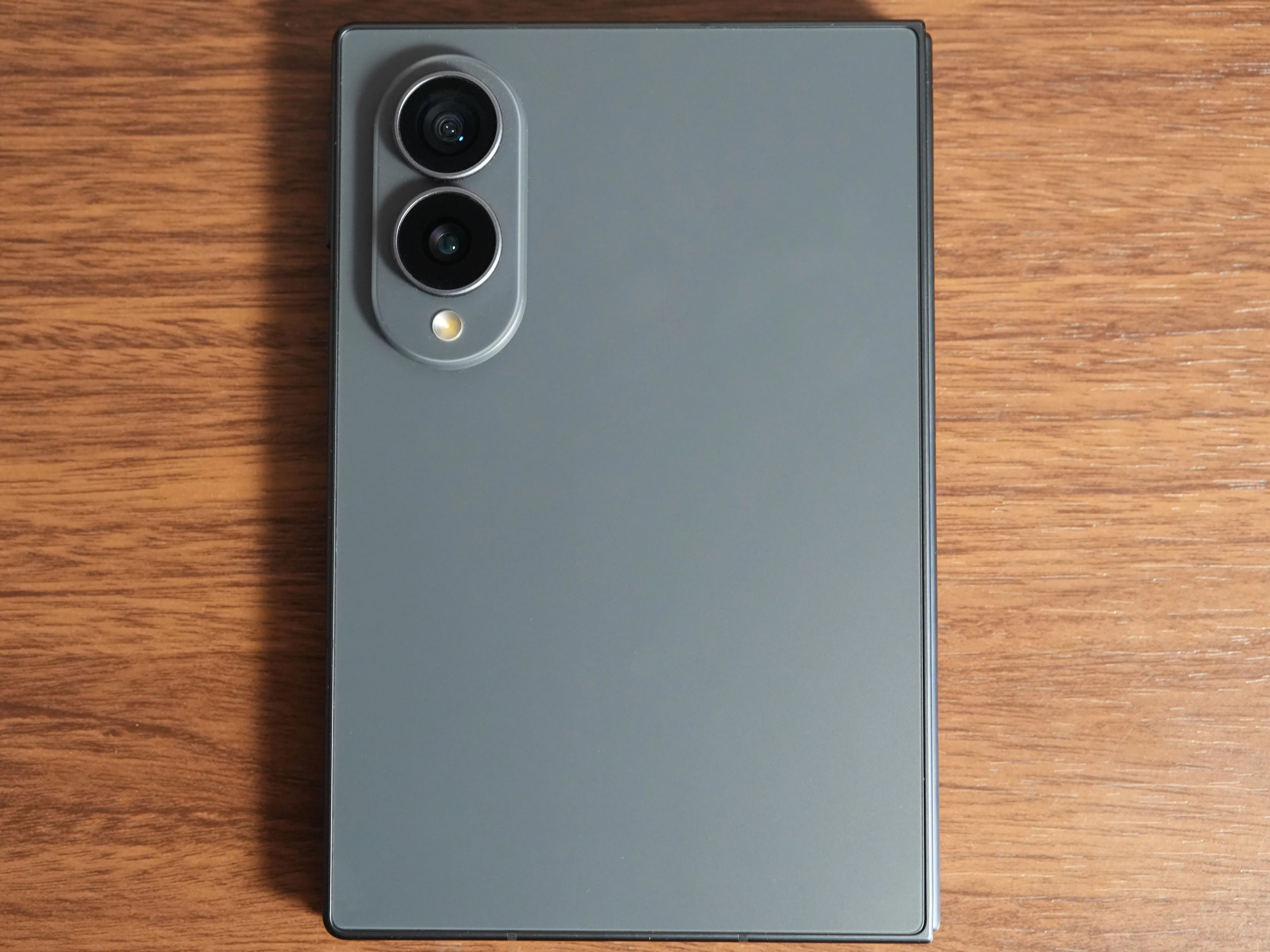 スマートフォン 本体 ダークグレー Galaxy Z Fold8を約2ヶ月間使った感想。めっちゃ良いぞ…！【開き忘れ