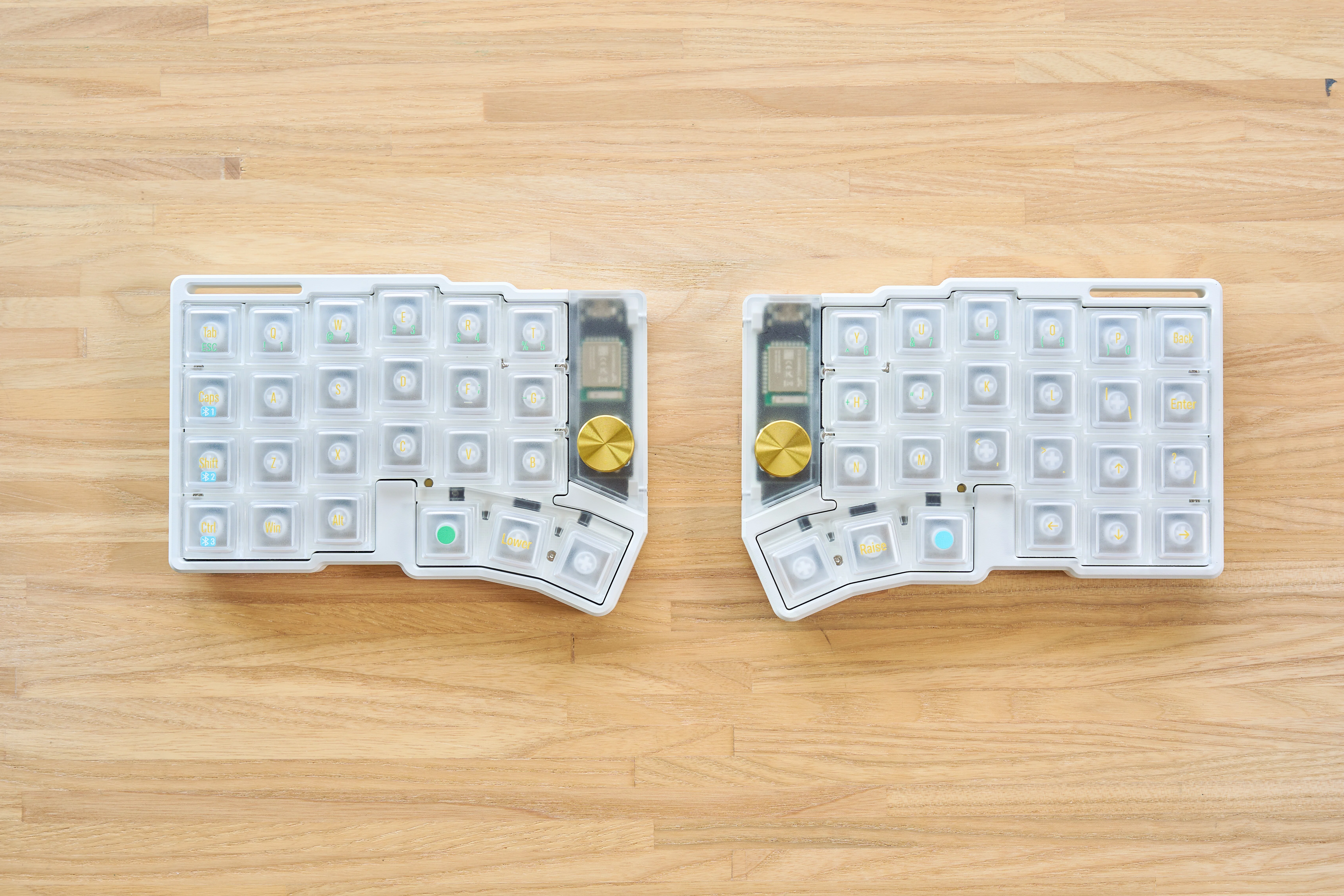 Cornix LP White レビュー｜霧軸とクリアキーキャップで、静かで美しい