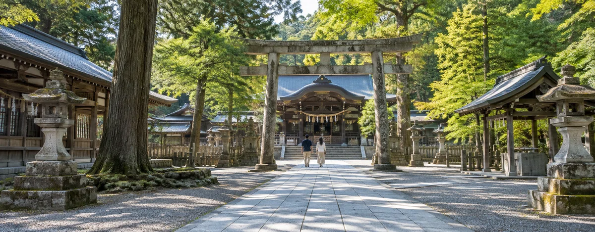 神社仏閣を巡る人々