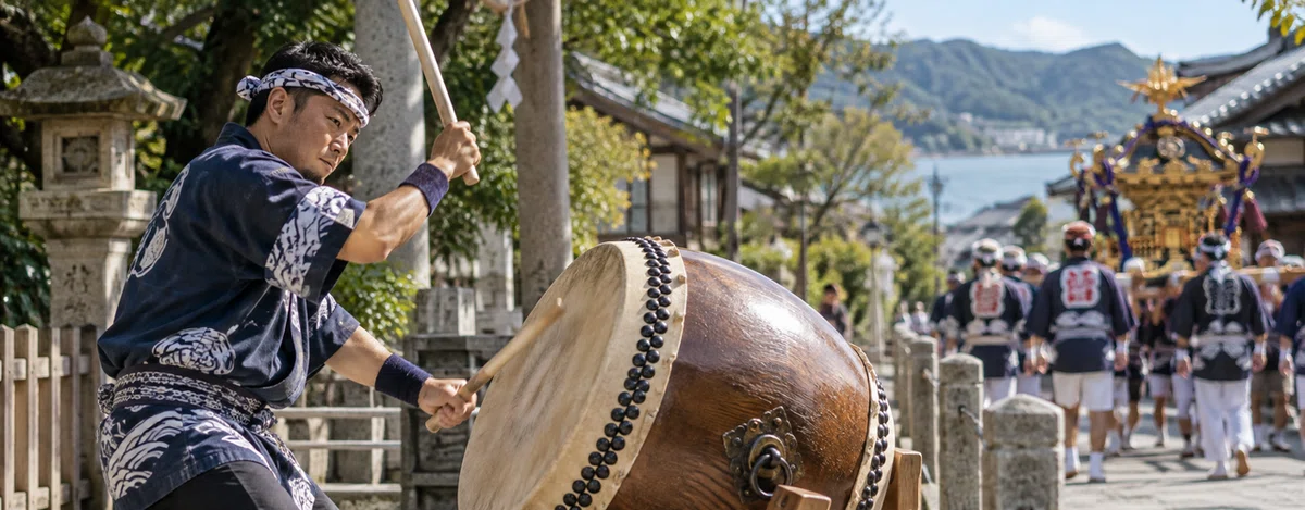 祭礼で太鼓を打ち、地域ごとの音を響かせる演奏者