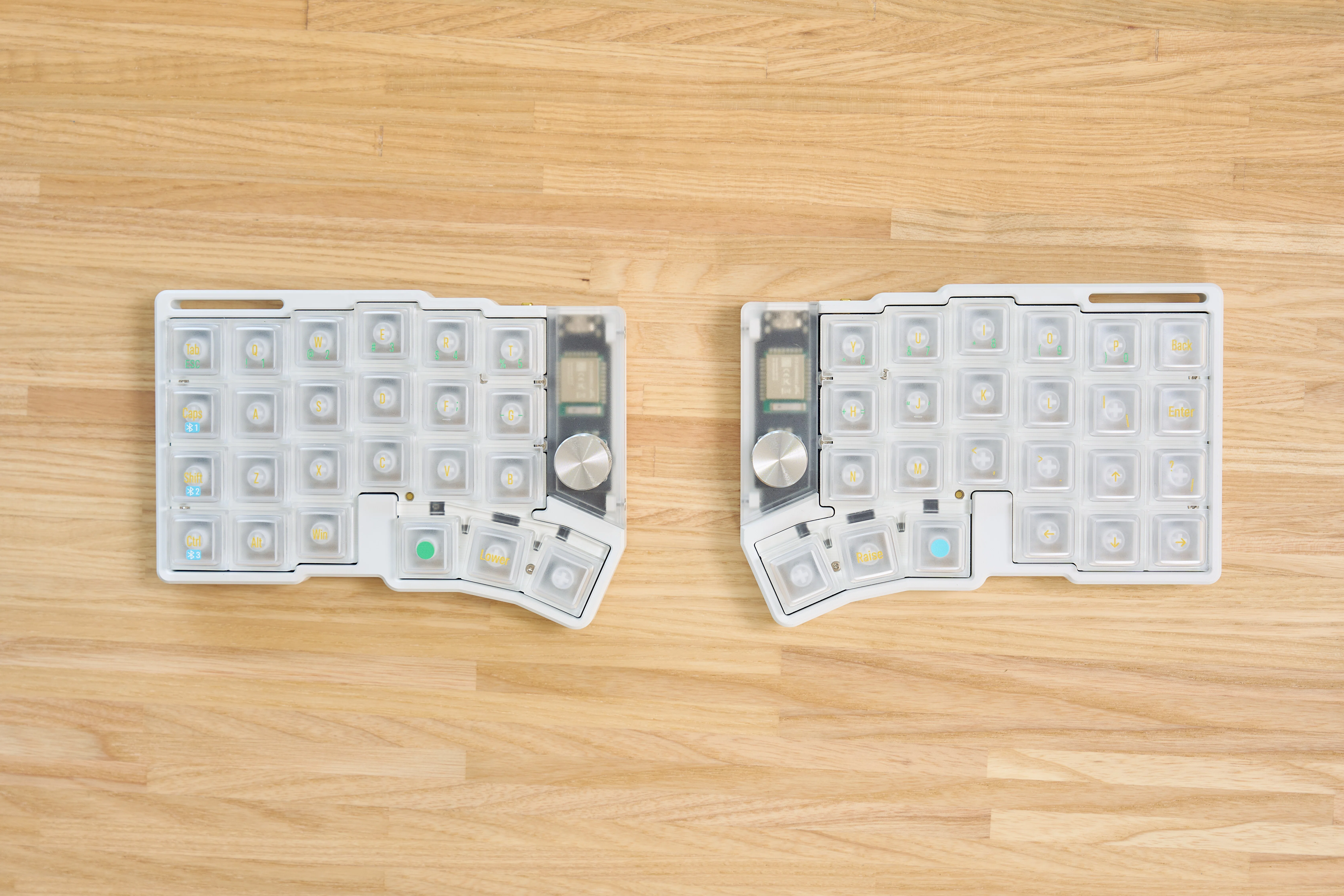 Cornix LP White レビュー｜霧軸とクリアキーキャップで、静かで美しい