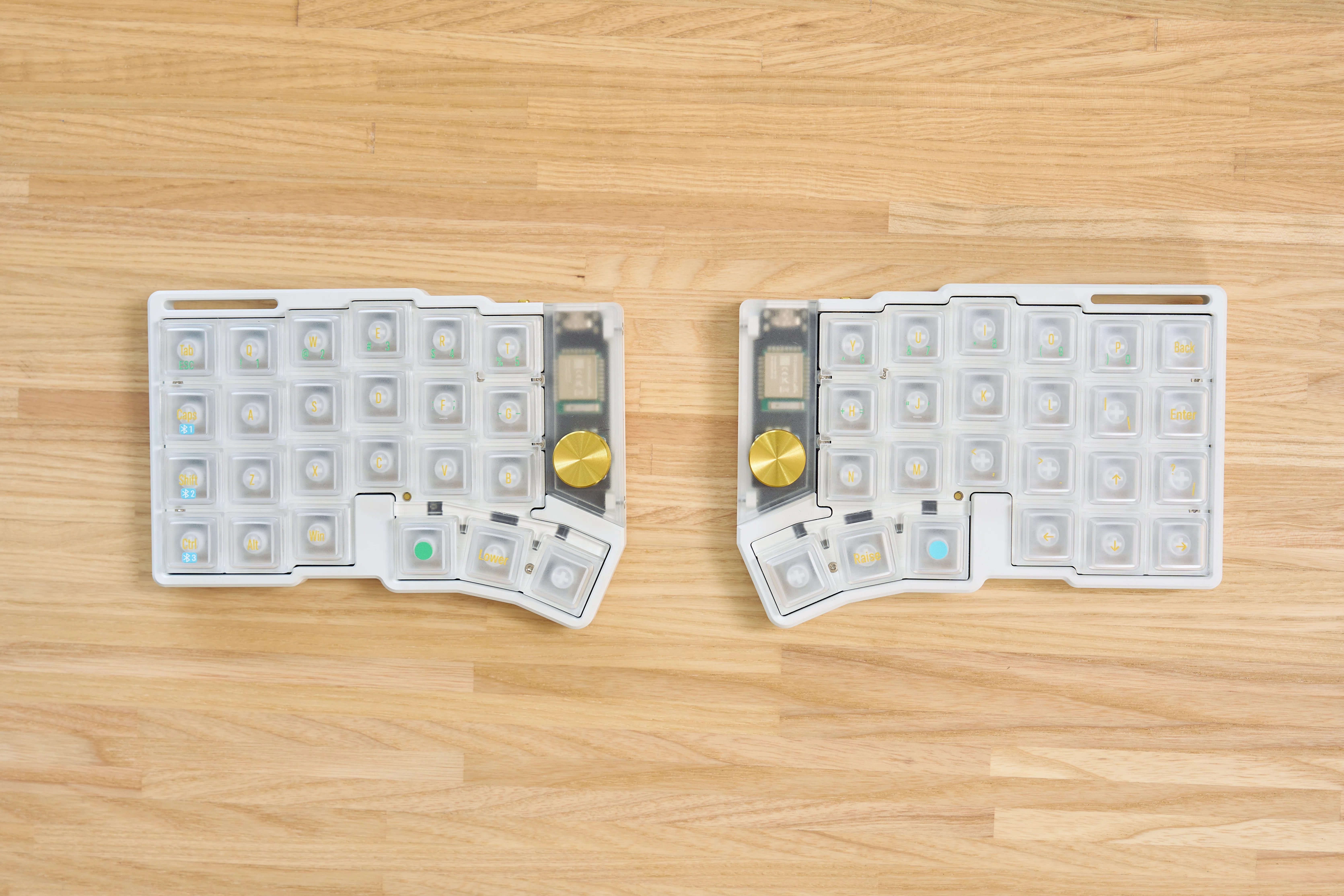 Cornix LP White レビュー｜霧軸とクリアキーキャップで、静かで美しい