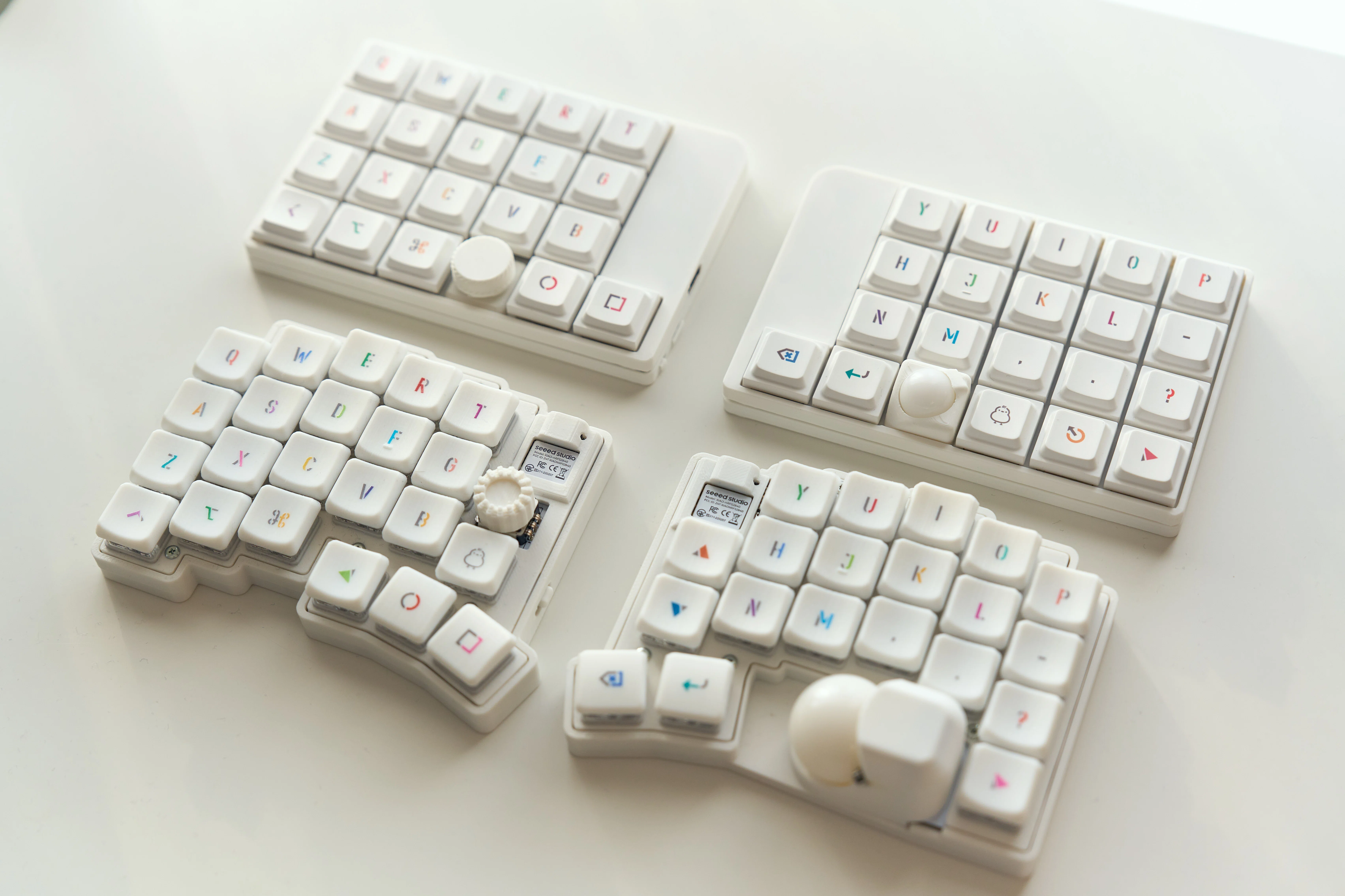 Cornix LP 黒 キーキャップ白 Cornix LP White レビュー｜霧軸とクリアキーキャップで、静かで美しい