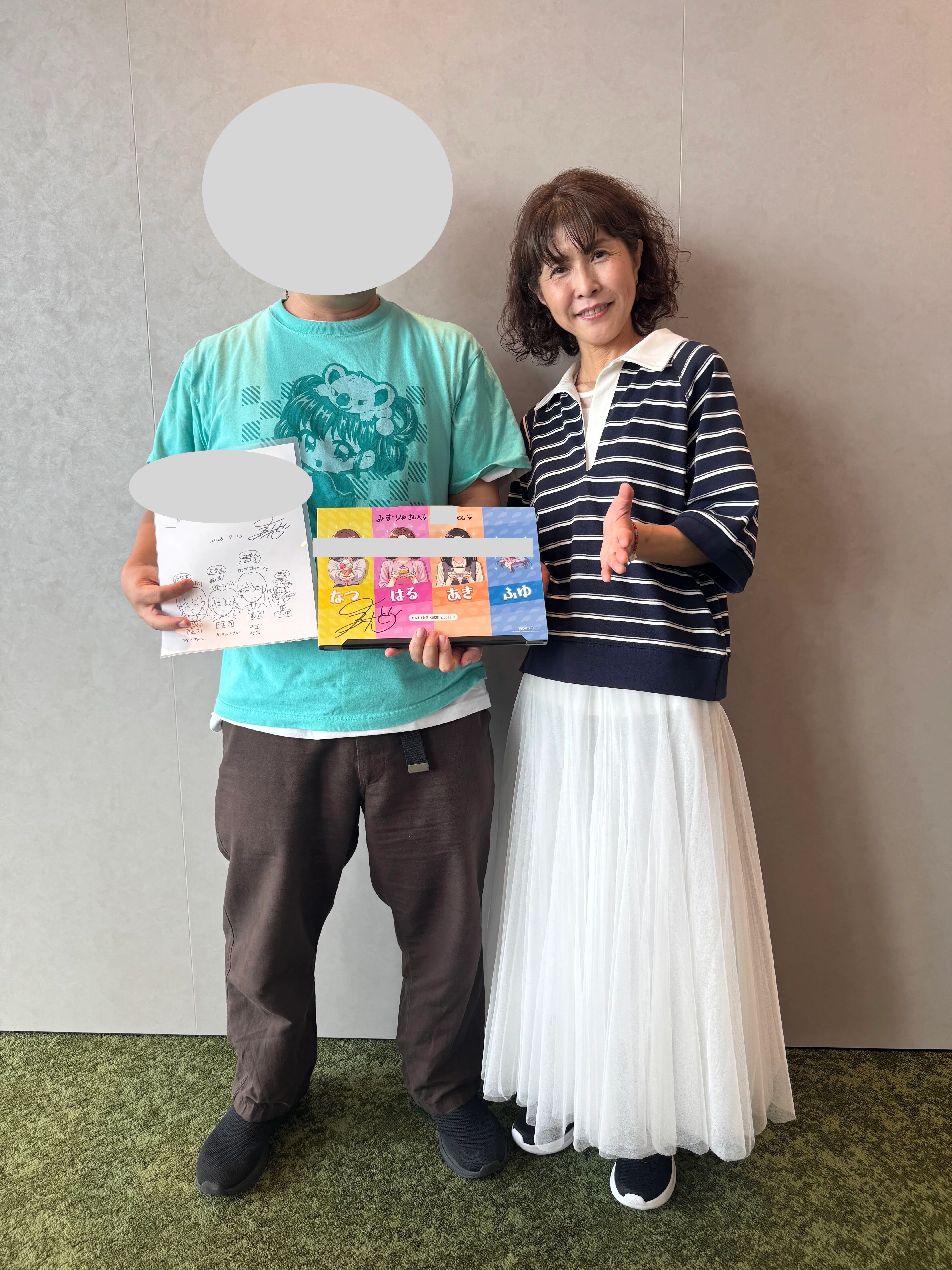 握手と撮影！ 「菊池志穂さんVer.パソコン」の「ご購入様限定 お渡し