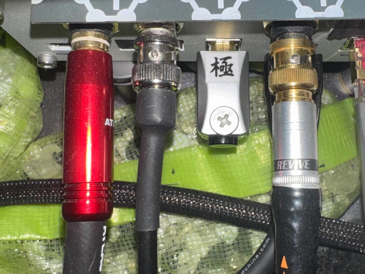 Another world-first!? A USB-B terminator with a ground screw is born ...