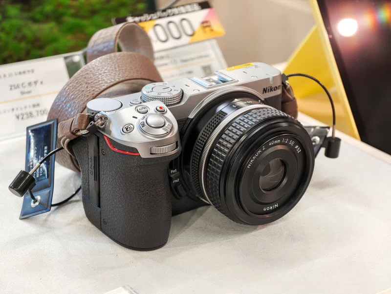 Nikon Z5IIC」実機を見た！凄く良い！😄｜購入前レビュー｜カメラと