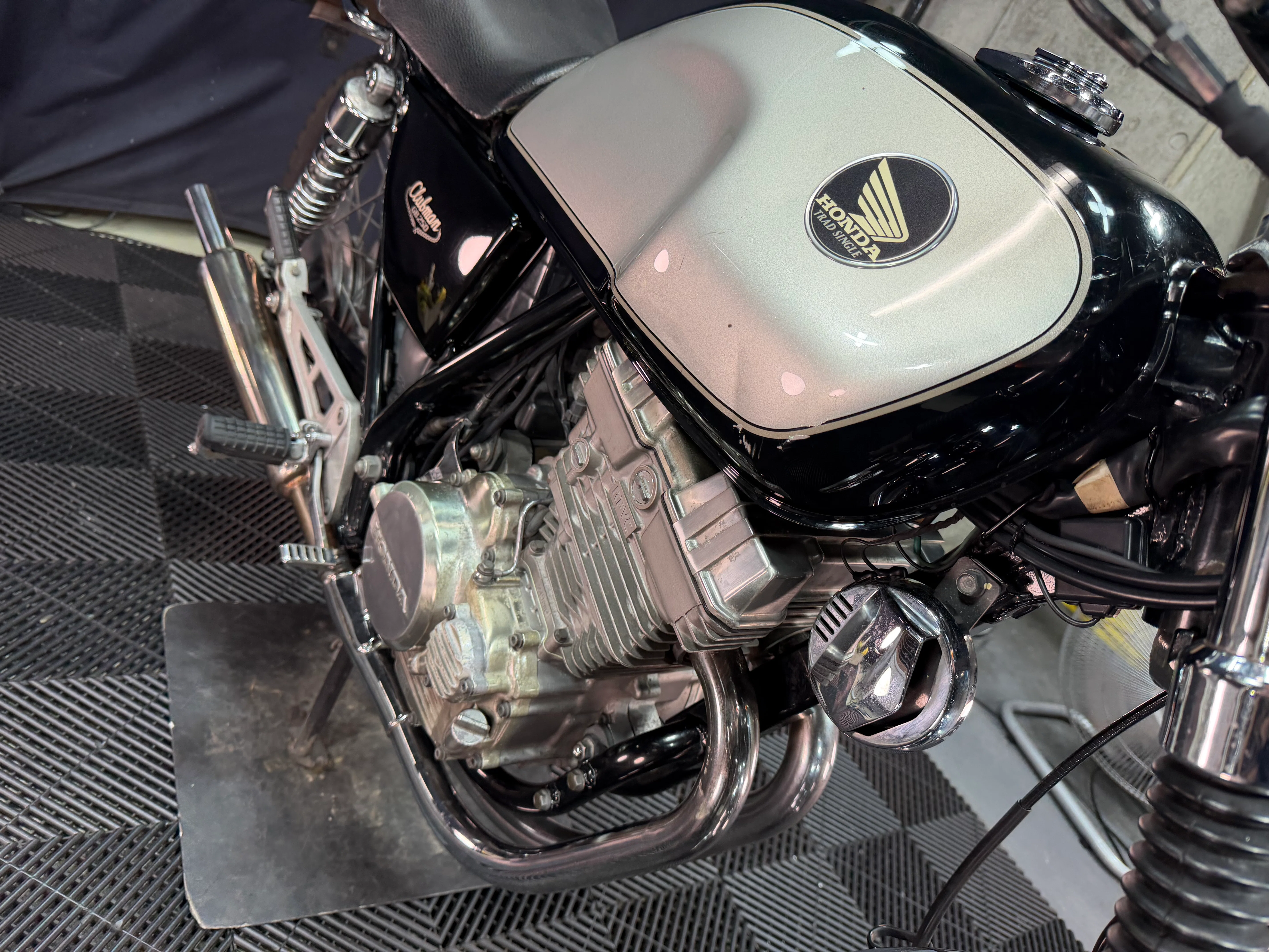 HONDA GB250 CLUBMAN】空冷単気筒の造形美｜バイク洗車専門店 モトエステ