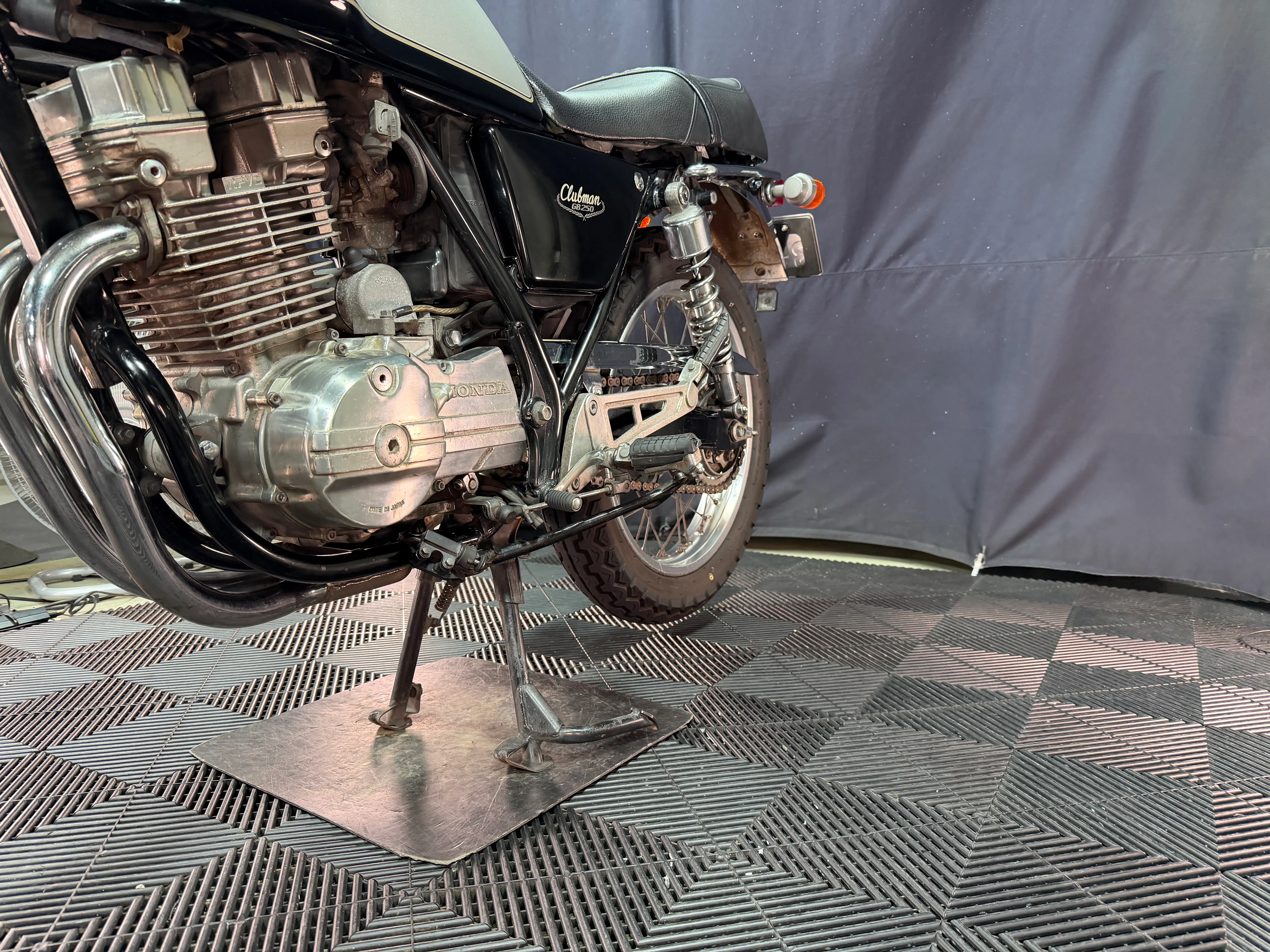 HONDA GB250 CLUBMAN】空冷単気筒の造形美｜バイク洗車専門店 モトエステ