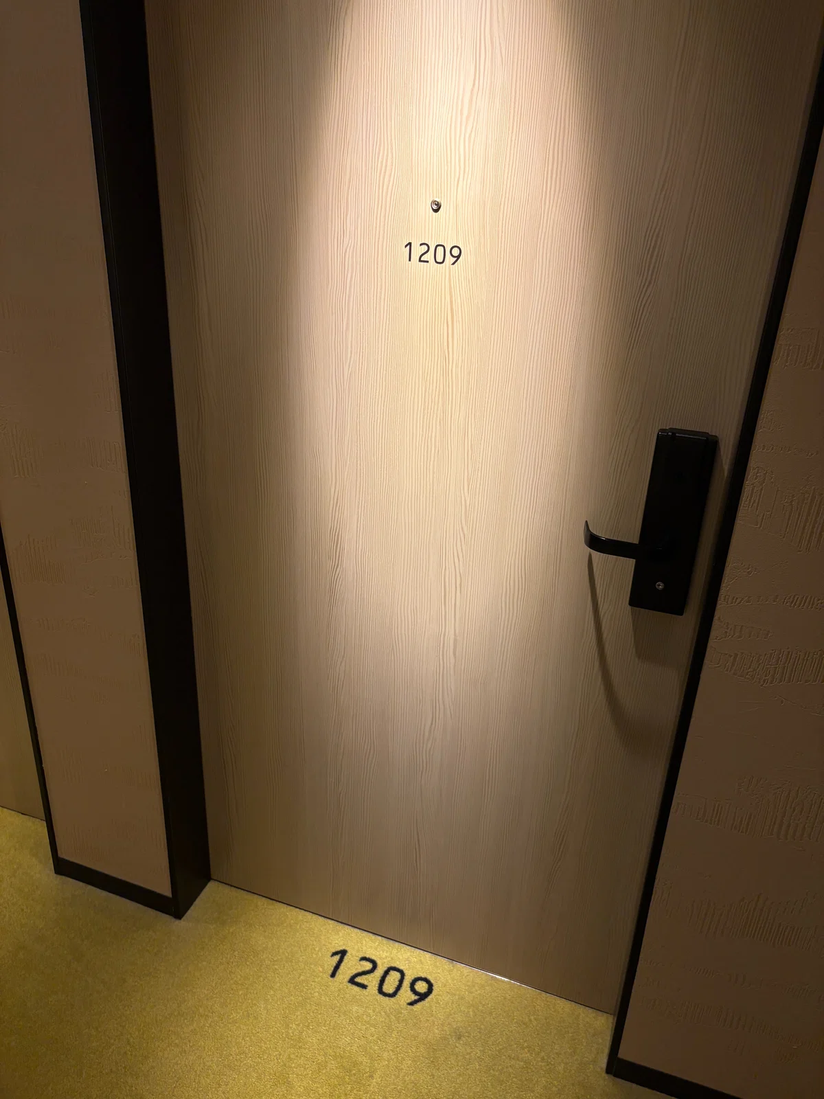 I'm glad the bath and toilet are separate: Montblanc Hotel Raffine ...