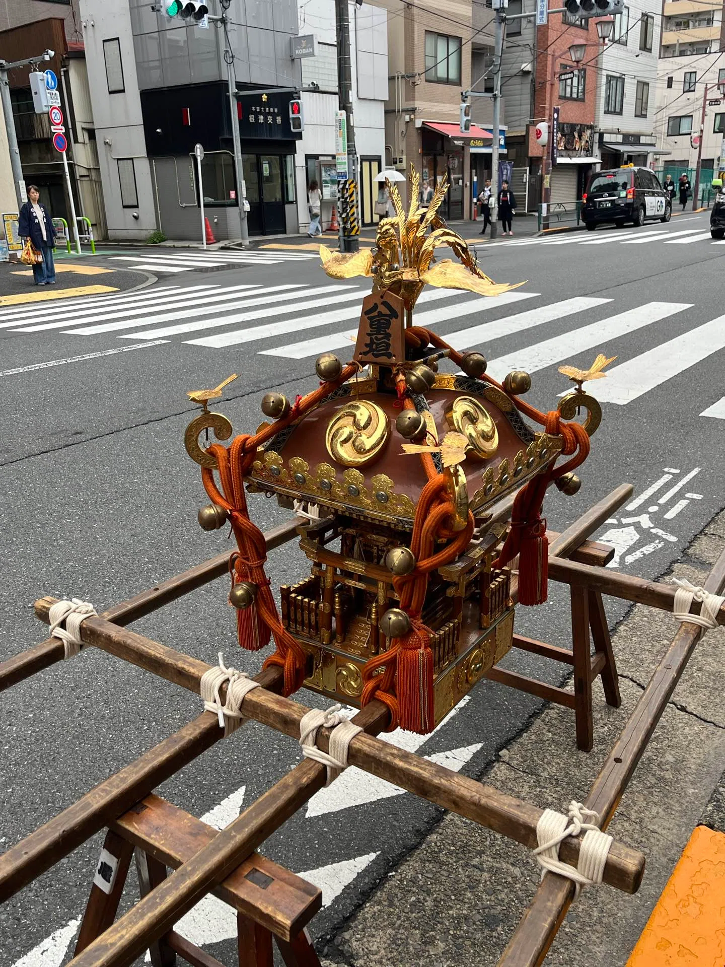 阿見みどりの小さなエッセイ　根津神社のお祭り
