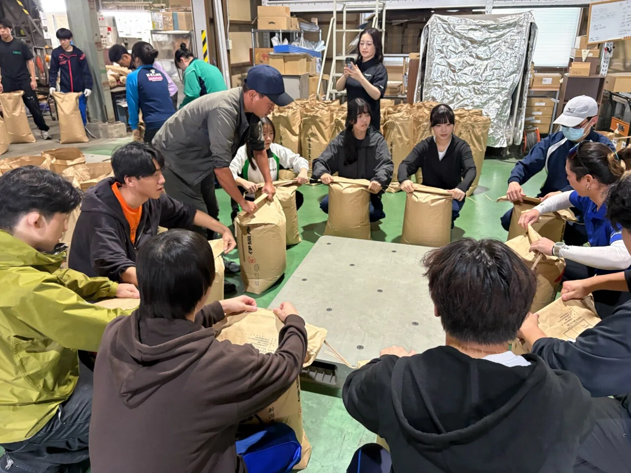 What kind of story lies behind that bowl of rice? From rice planting to ...