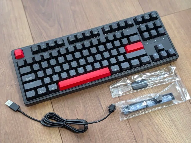 滑らかさが特徴的な赤軸を採用した「Keychron C3 Pro メカニカル